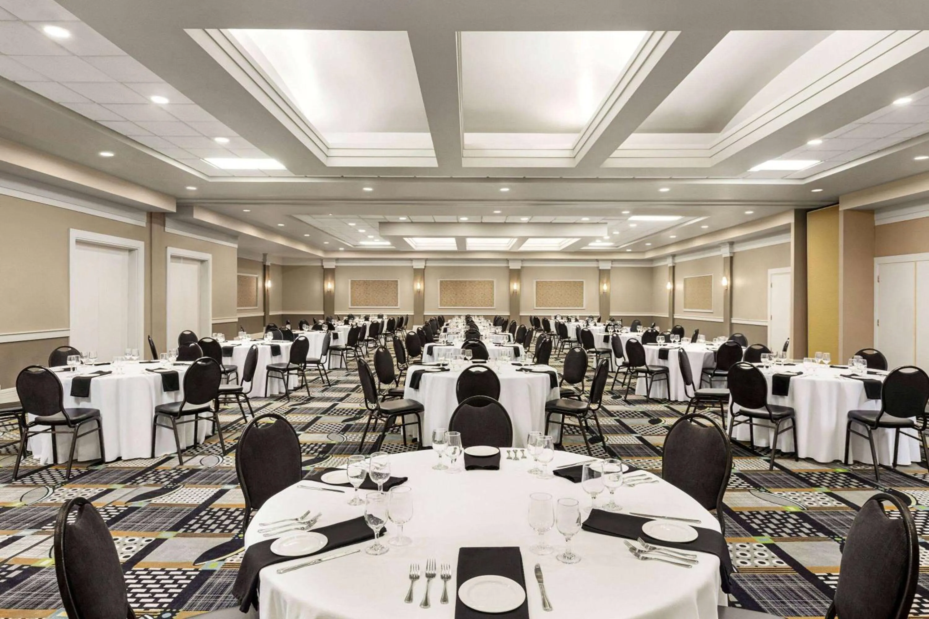 Banquet/Function facilities in Royal Hotel Edmonton Airport Trademark Collection By Wyndham