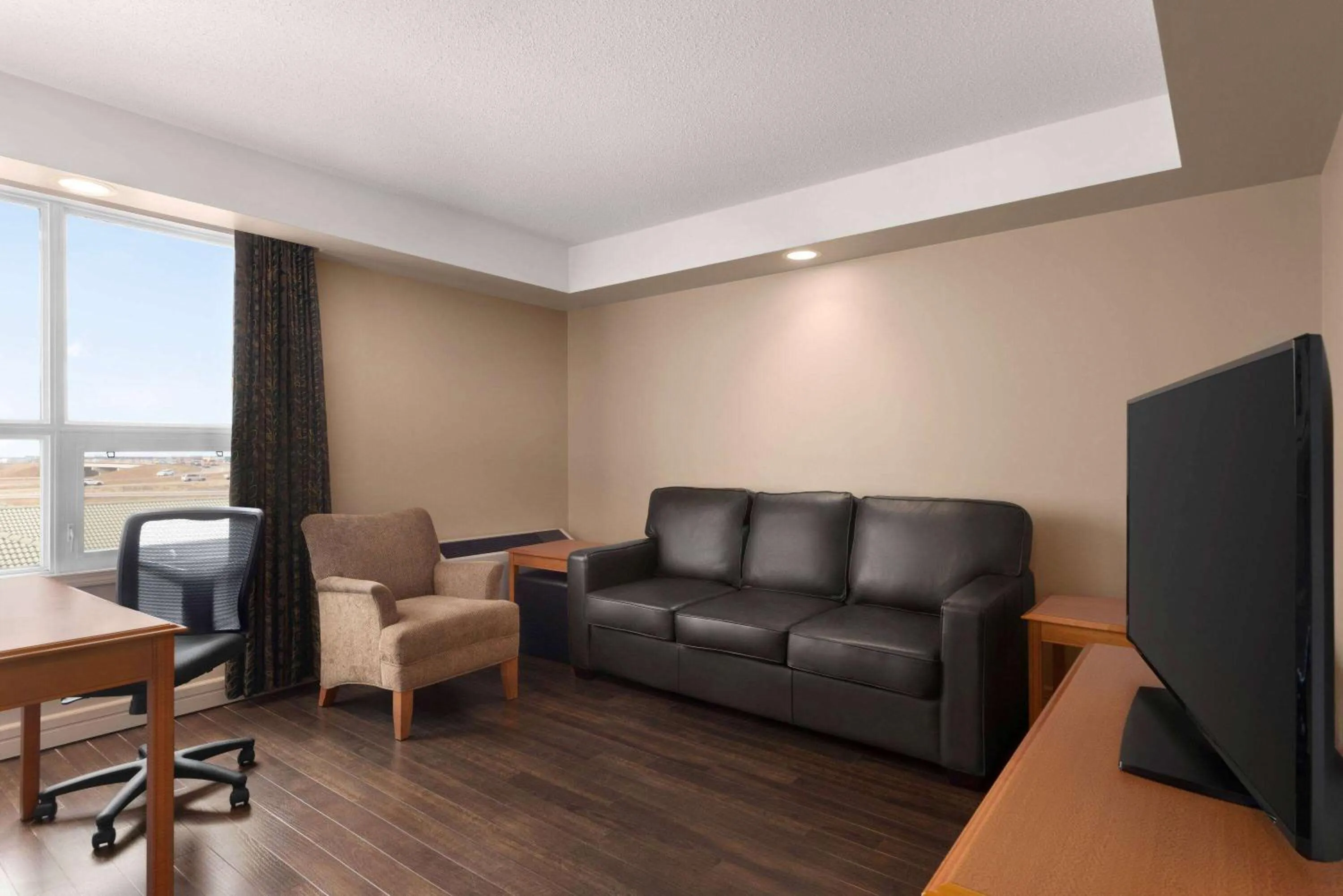 Photo of the whole room in Royal Hotel Edmonton Airport Trademark Collection By Wyndham
