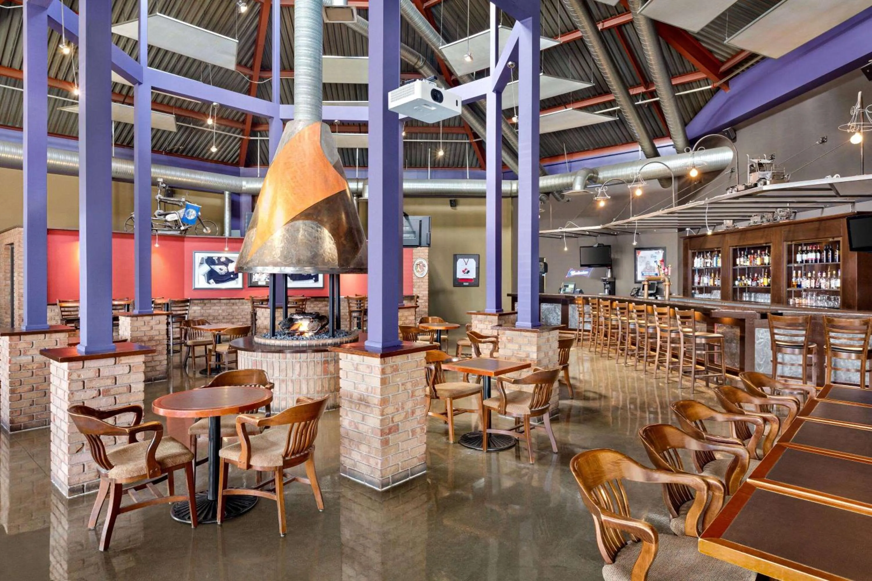 Lounge or bar in Royal Hotel Edmonton Airport Trademark Collection By Wyndham