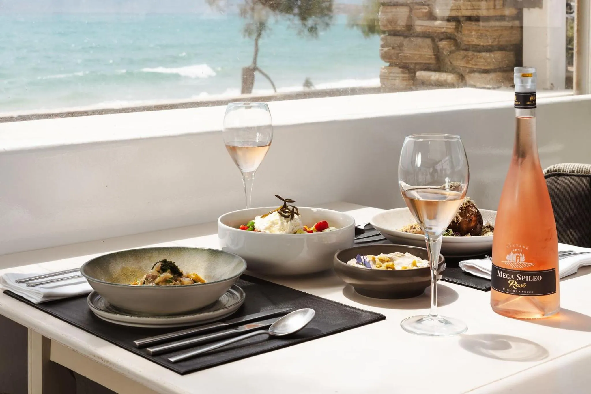 Restaurant/places to eat in Liana Beach Hotel & Spa