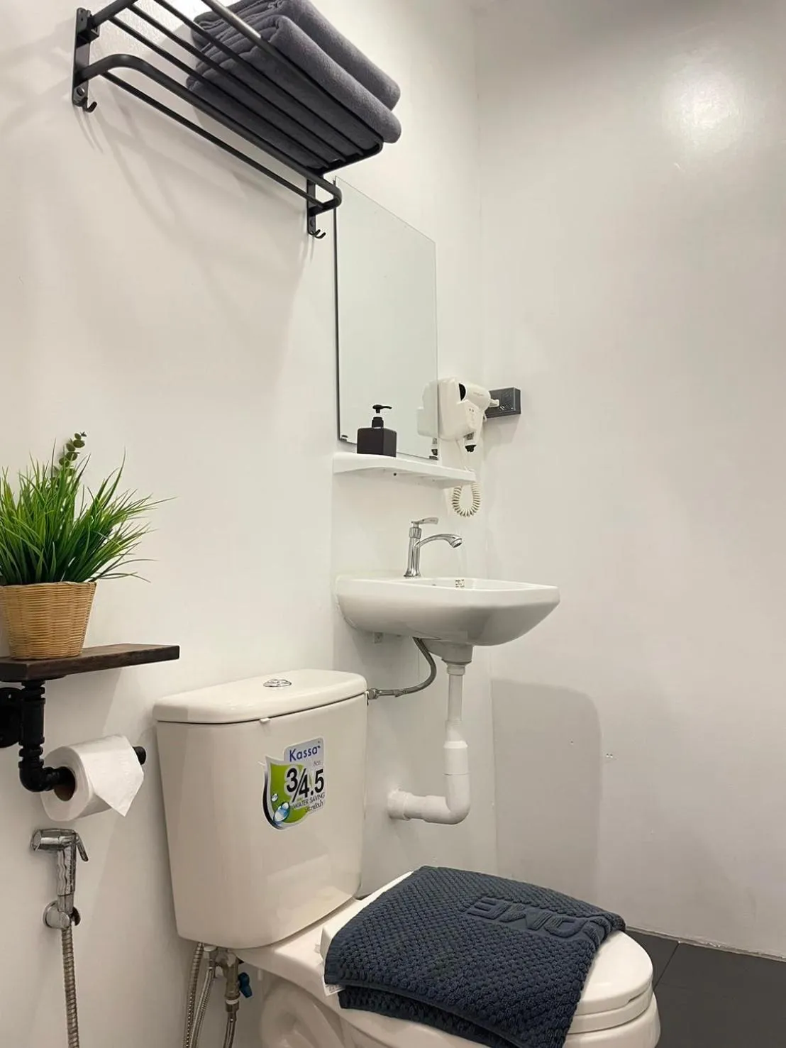 Bathroom in Ekanek Hostel