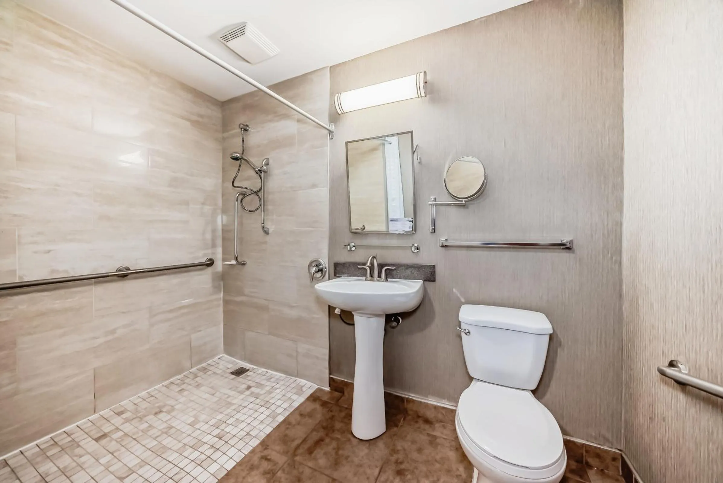 Shower in Canmore Inn & Suites