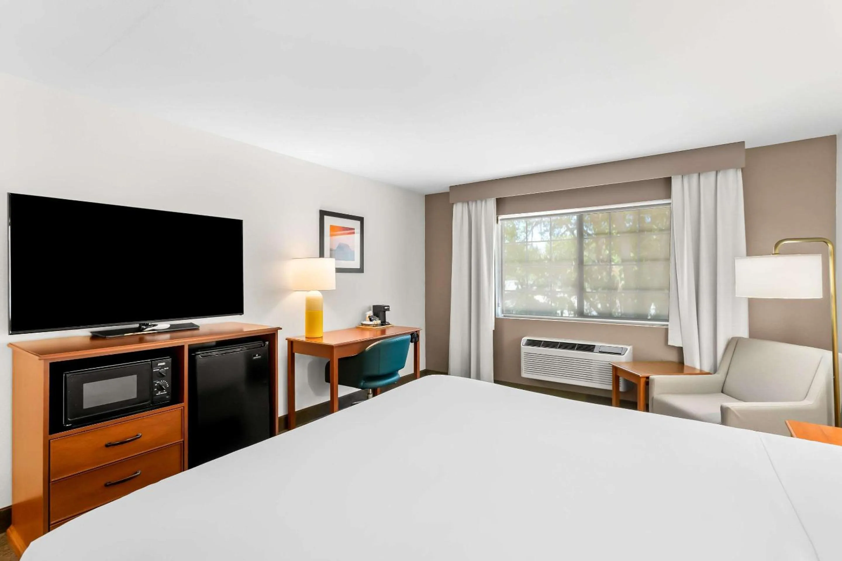 Bedroom, Bed in Comfort Inn & Suites Susanville