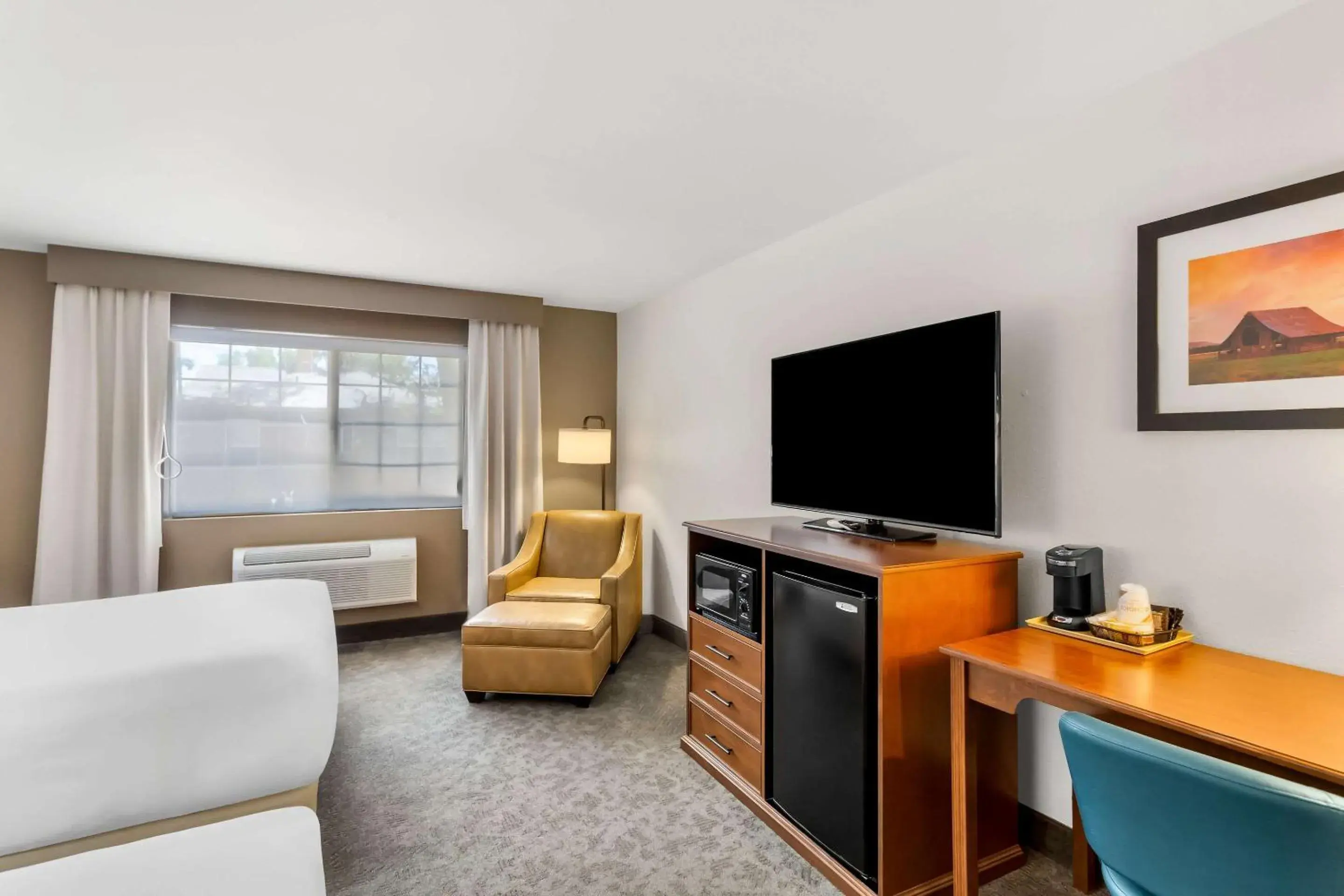 Queen Room with Two Queen Beds - Accessible/Non Smoking in Comfort Inn & Suites Susanville Queen Room with Two Queen Beds - Accessible/Non Smoking in Comfort Inn & Suites Susanville