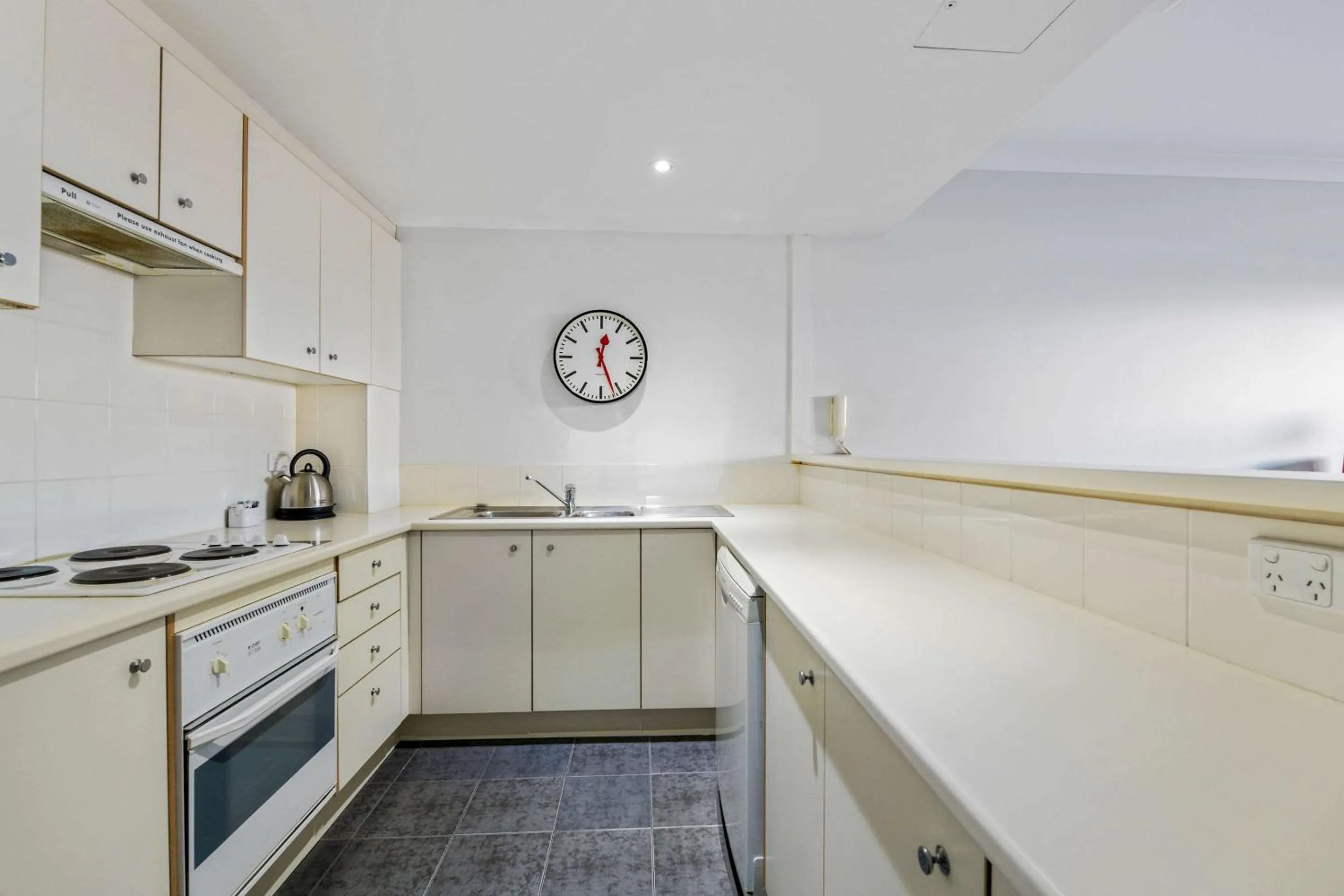 Photo of the whole room, Kitchen/Kitchenette in Quality Apartments Camperdown