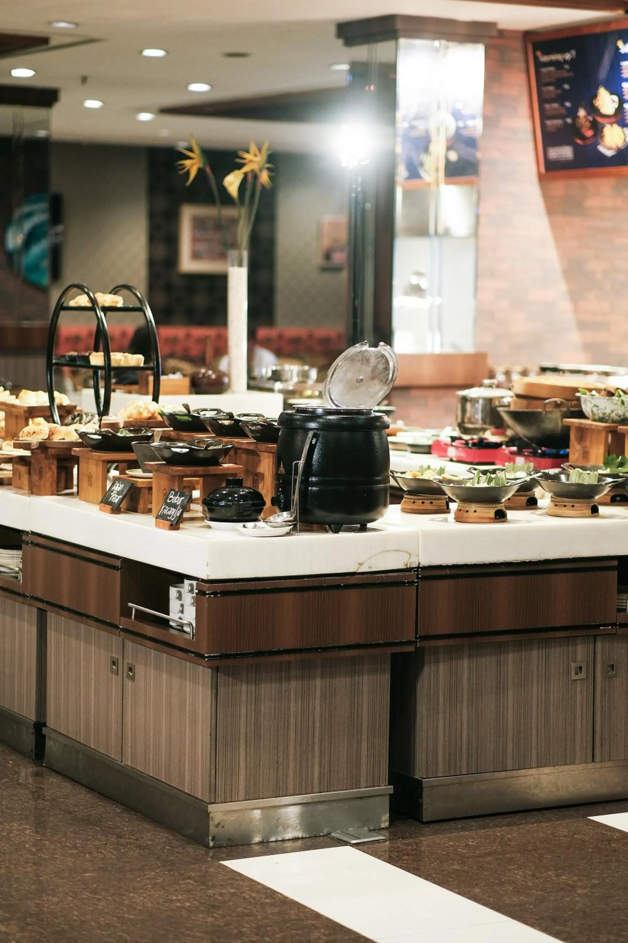 Restaurant/places to eat in Loman Park Hotel Yogyakarta