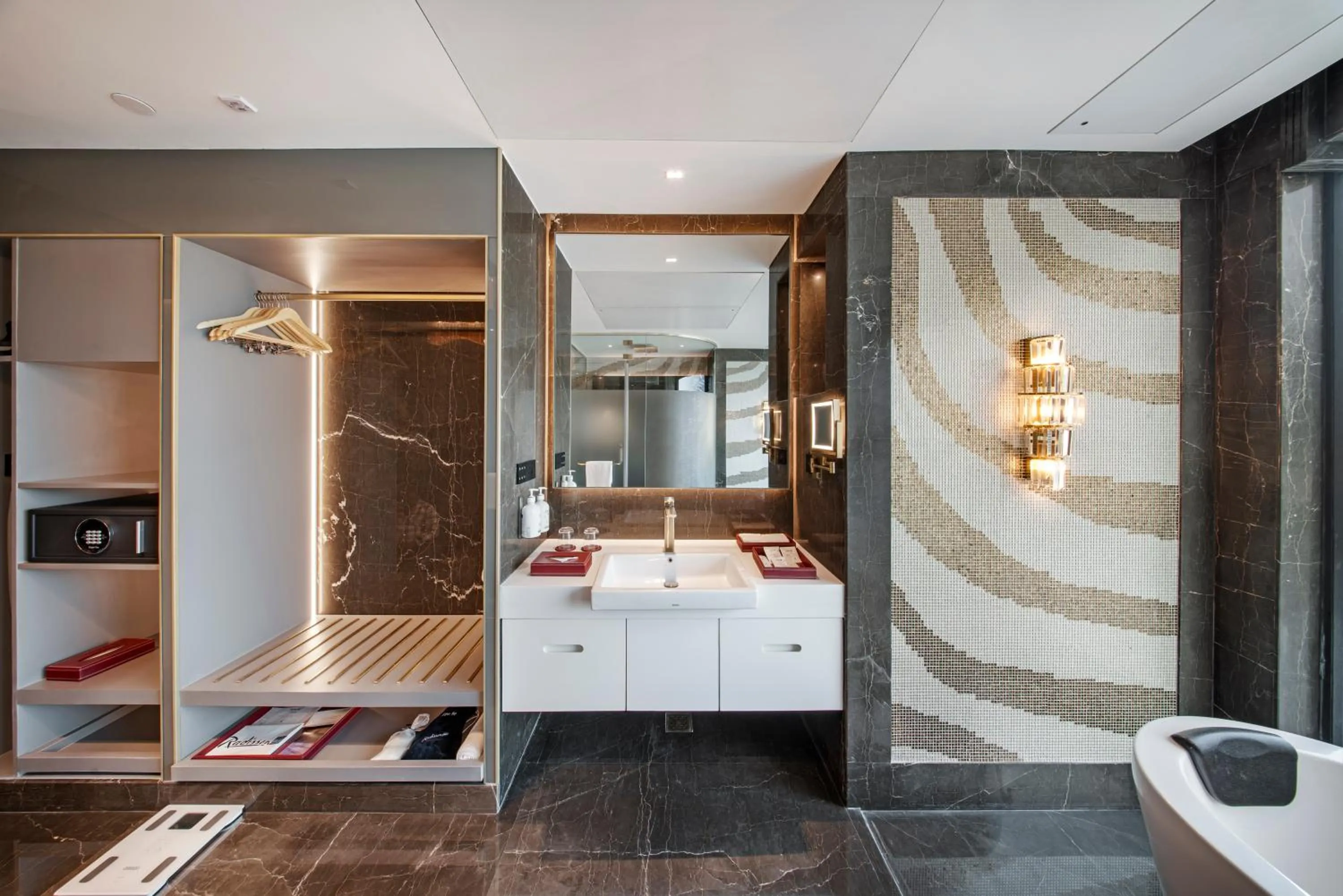 Bathroom, Bed in Radisson Blu Hotel & Suites GRT Chennai