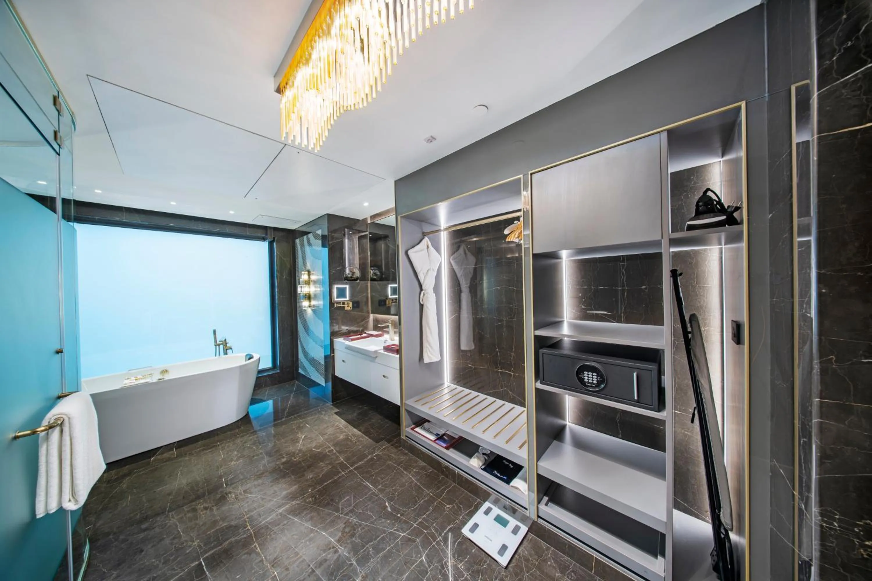 Bath in Radisson Blu Hotel & Suites GRT Chennai