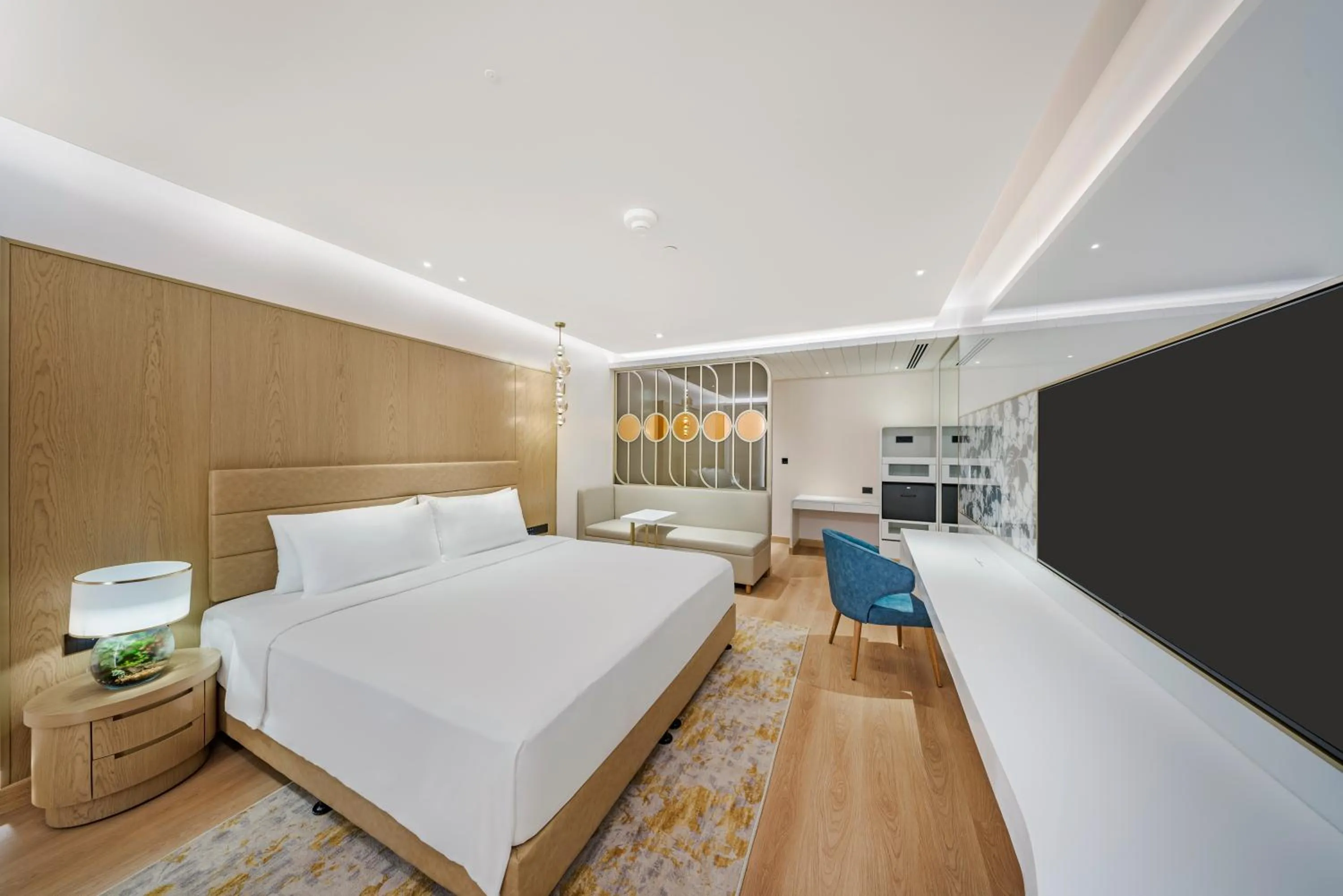 Bed in Radisson Blu Hotel & Suites GRT Chennai