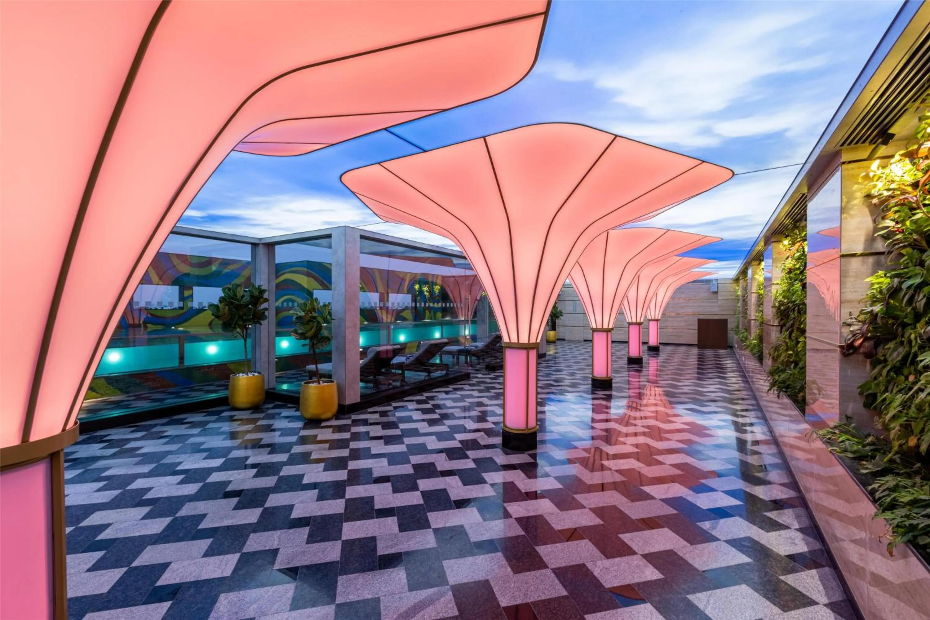 Lounge or bar in Radisson Blu Hotel & Suites GRT Chennai