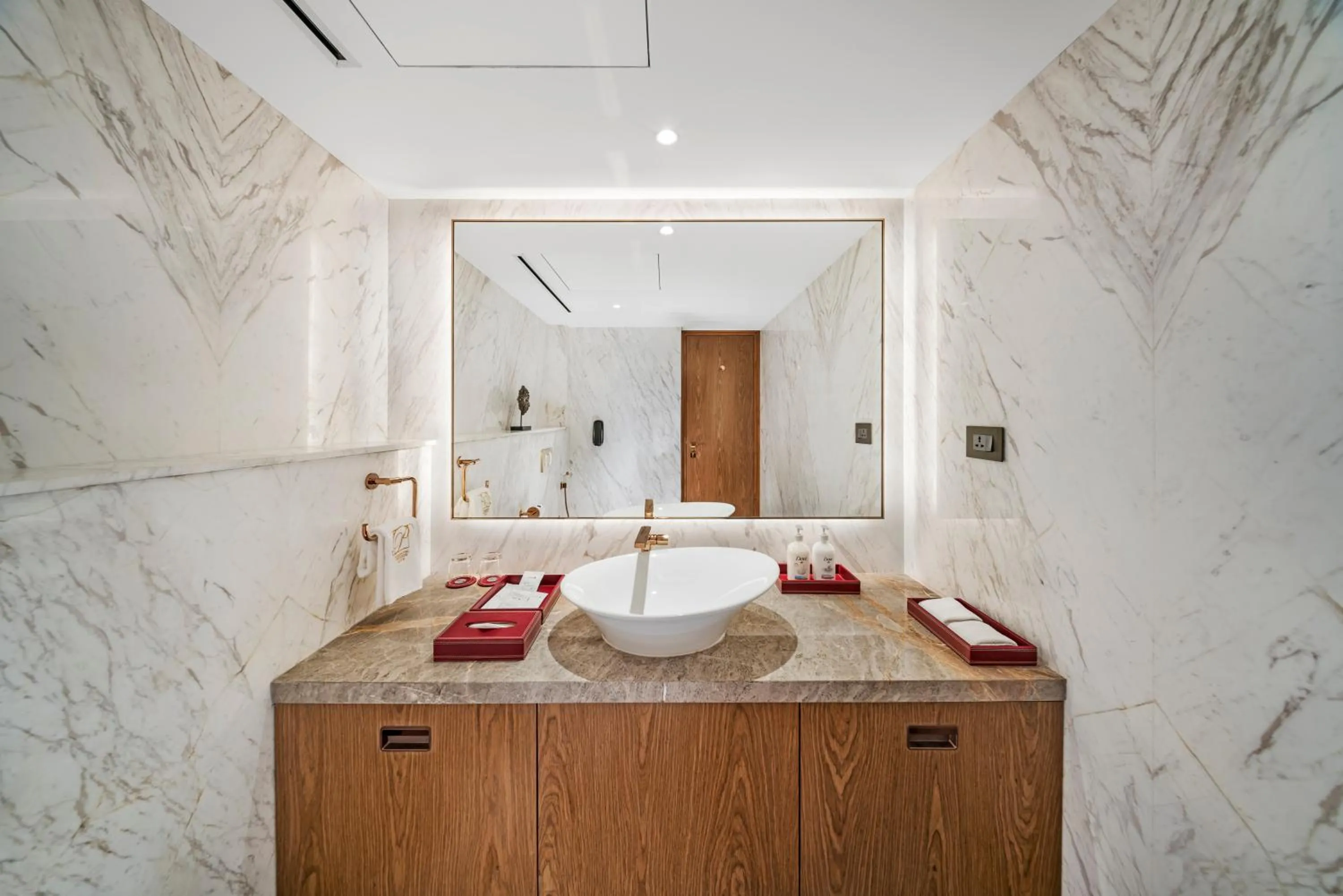 Bathroom in Radisson Blu Hotel & Suites GRT Chennai