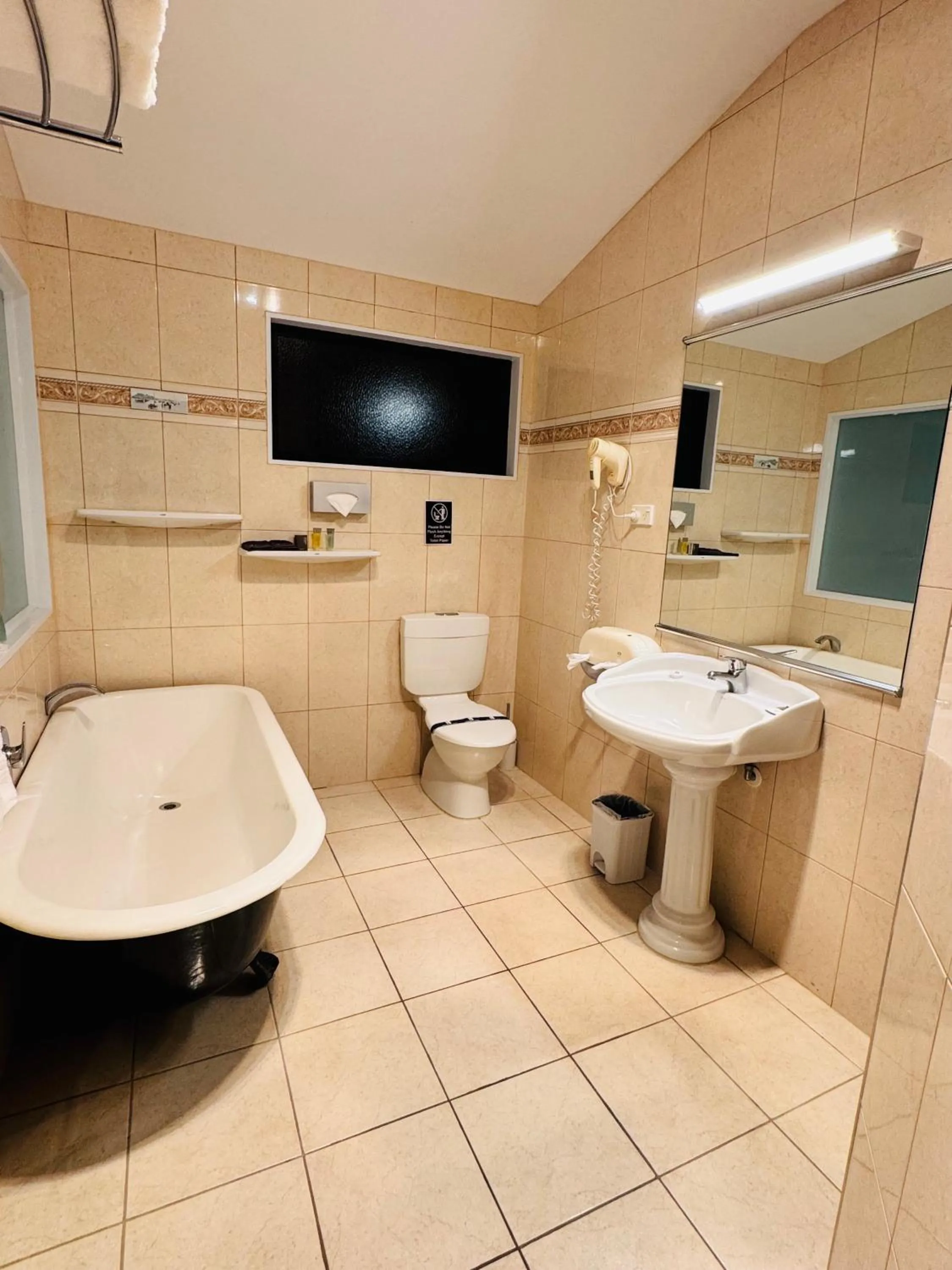 Bathroom in The Rocks Motel