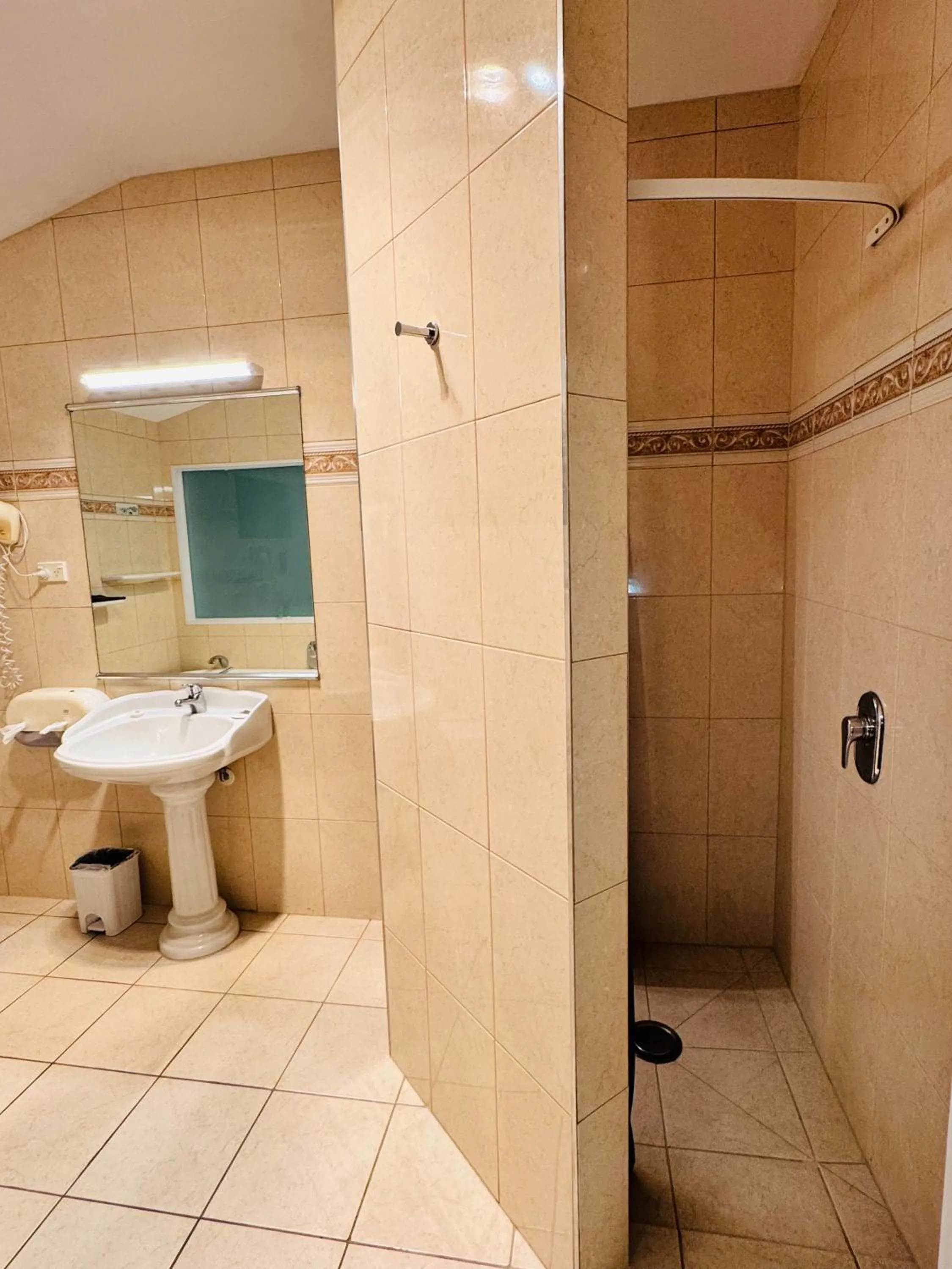 Bathroom in The Rocks Motel