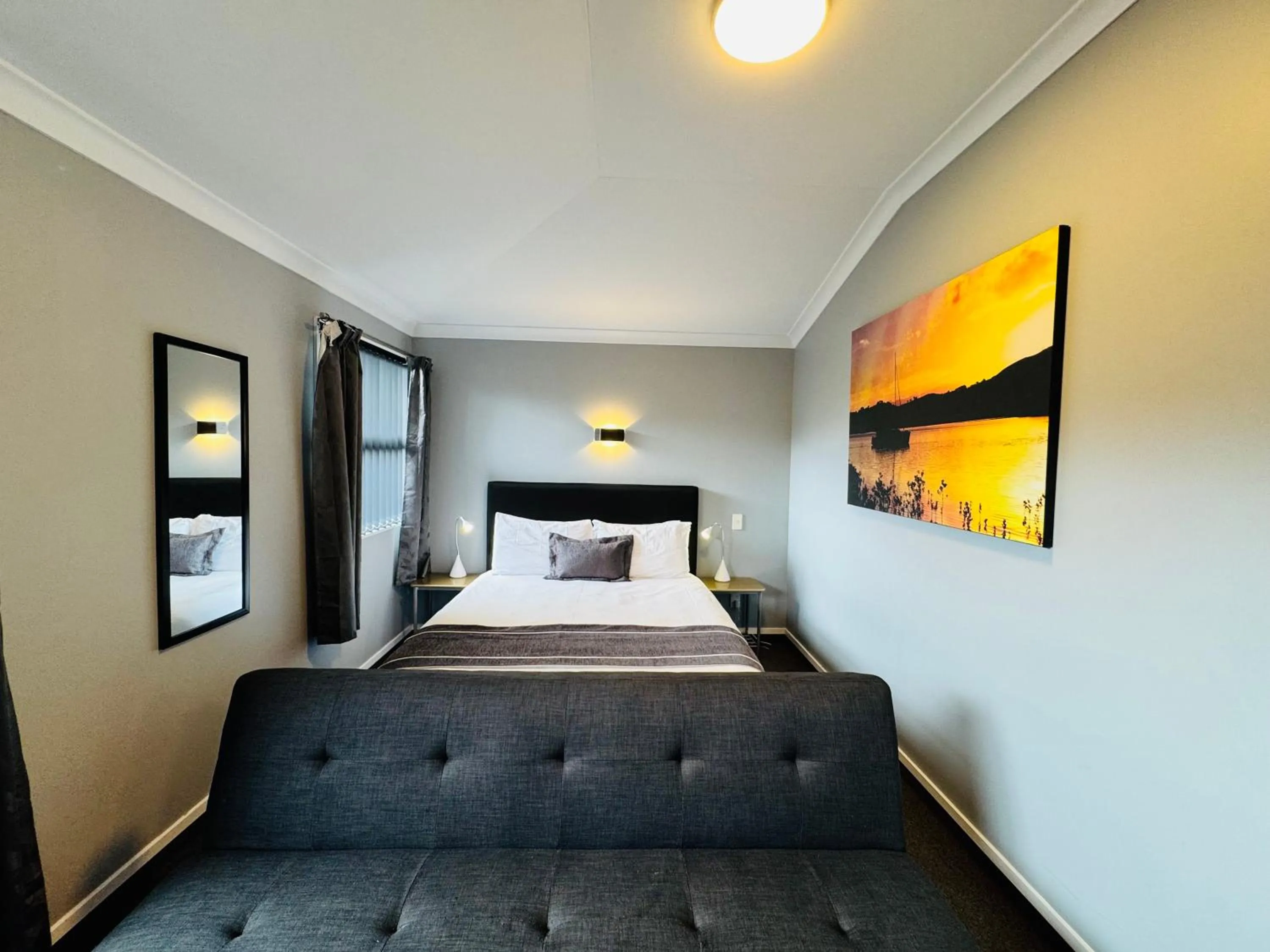 Bed in The Rocks Motel