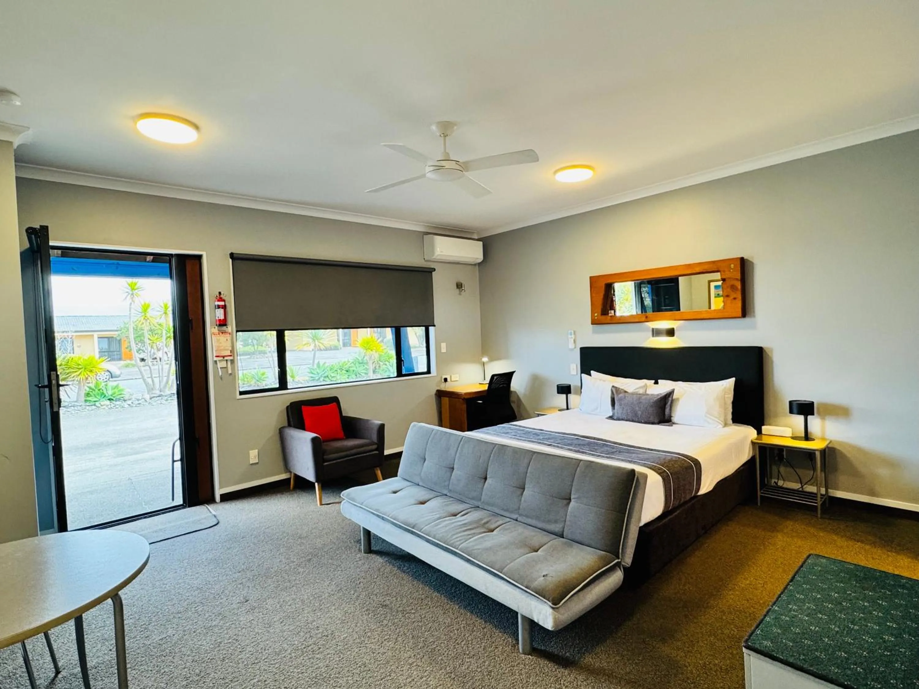 Bed in The Rocks Motel