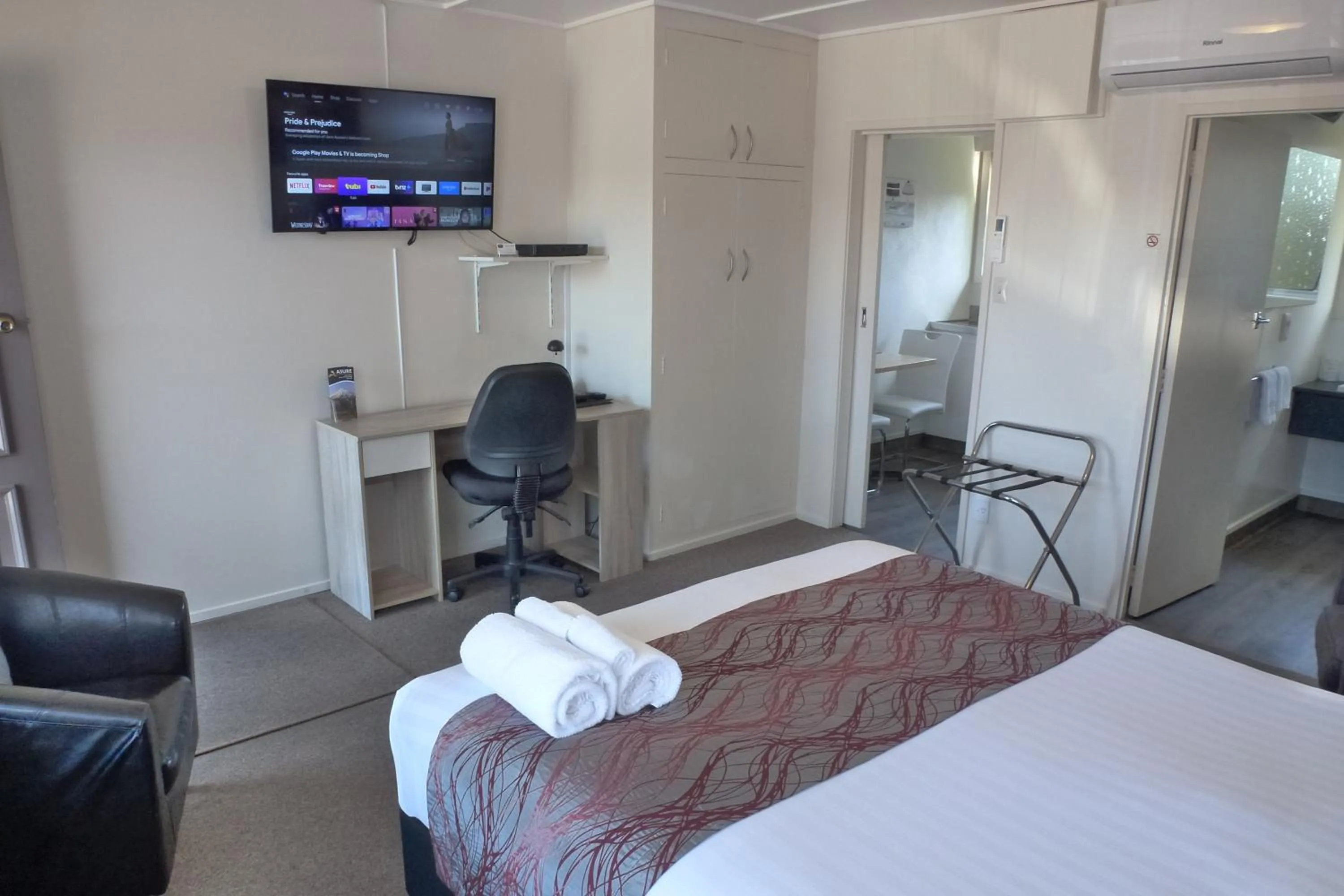 Bedroom, Bed in ASURE Adcroft Motel