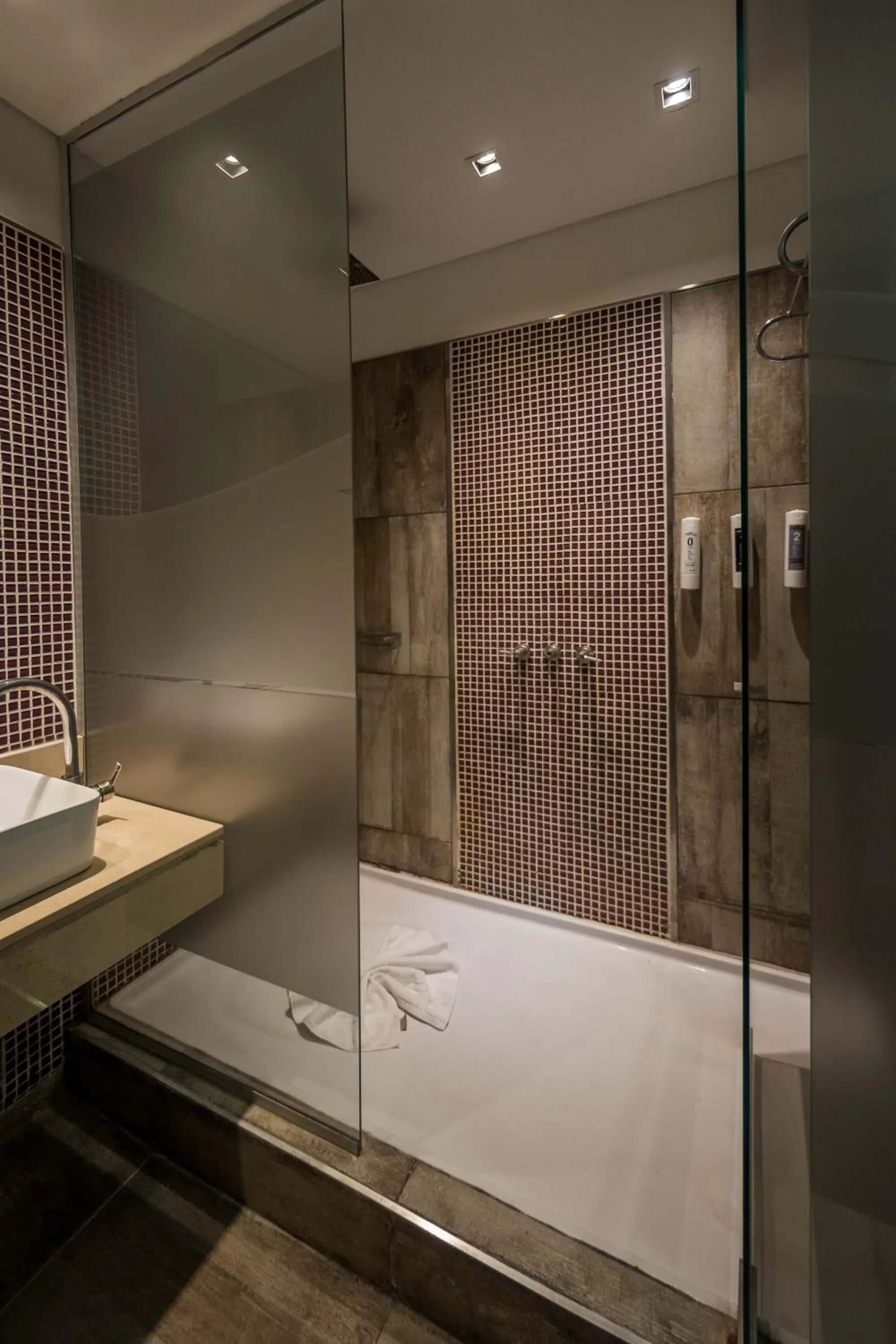 Shower in Eleton Resort & Spa