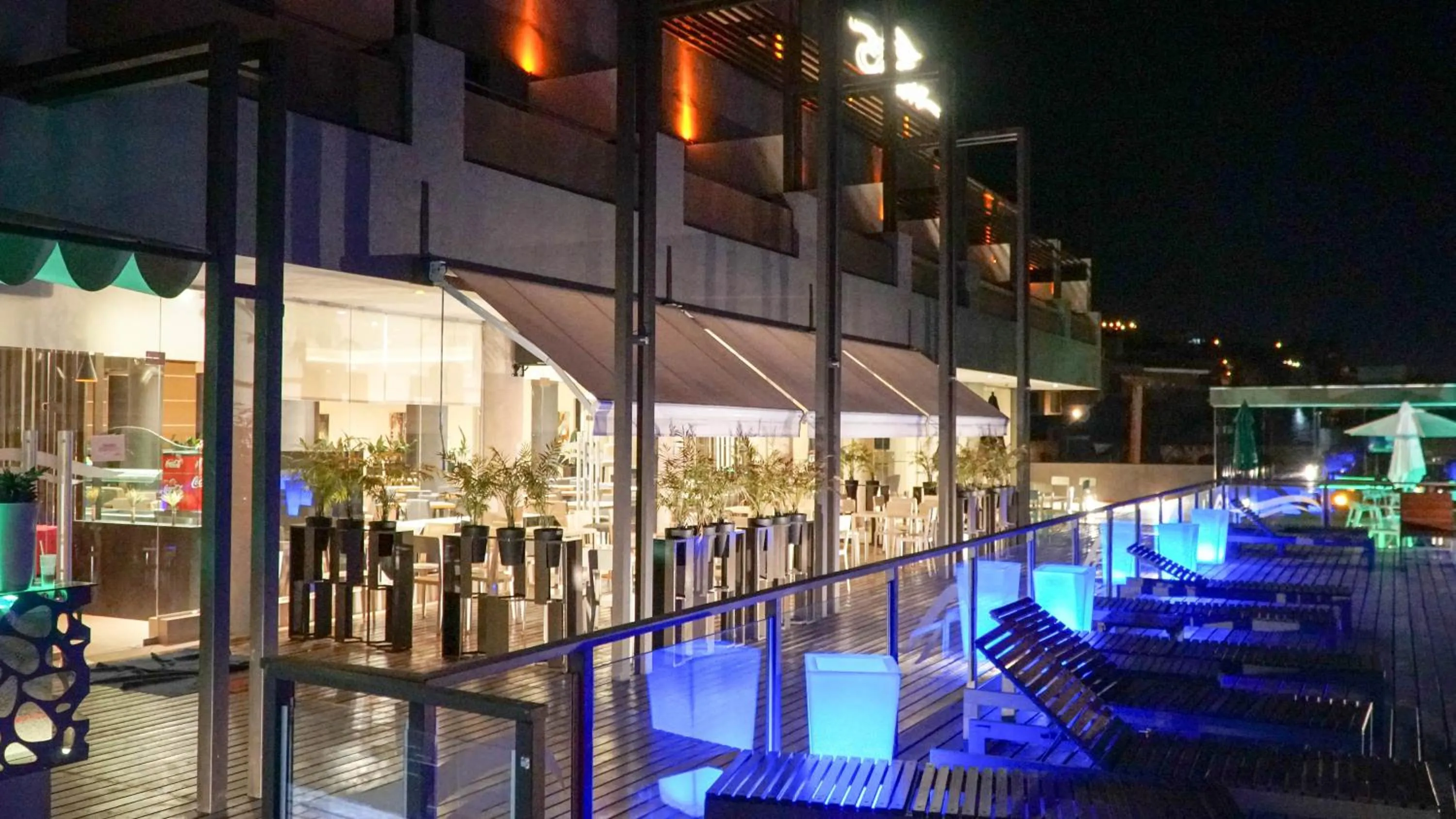 Swimming pool in Eleton Resort & Spa