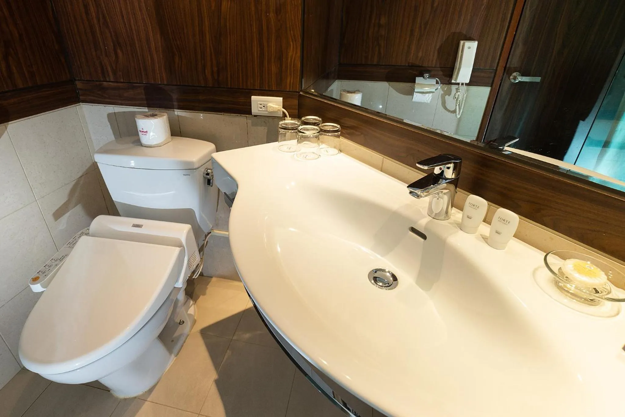 Toilet in Howard Plaza Hotel Hsinchu