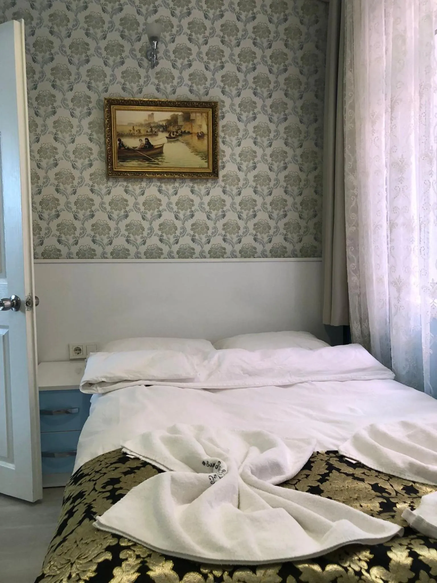 Budget Double Room in Tulip Guesthouse