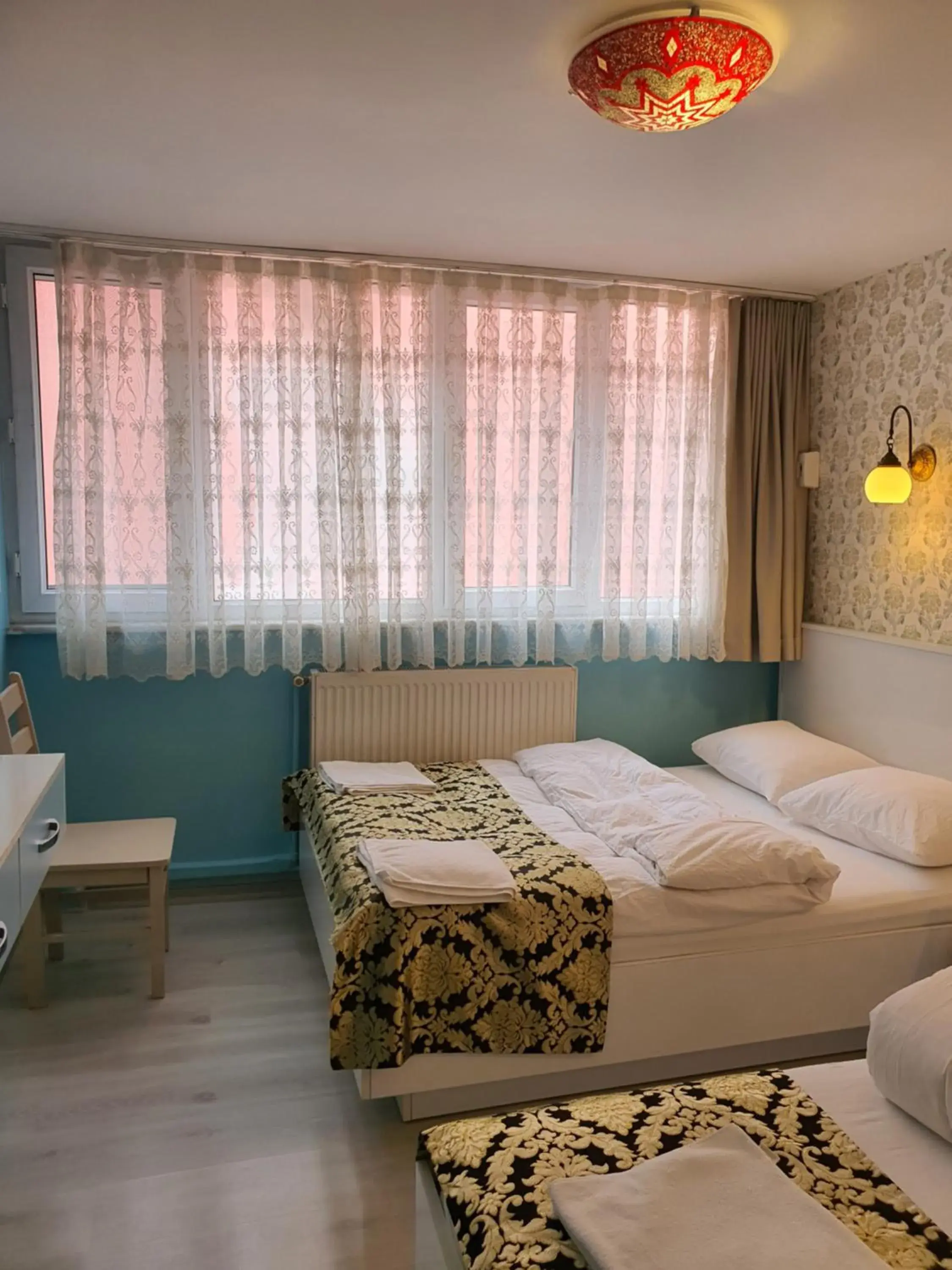 Large Twin Room in Tulip Guesthouse Large Twin Room in Tulip Guesthouse