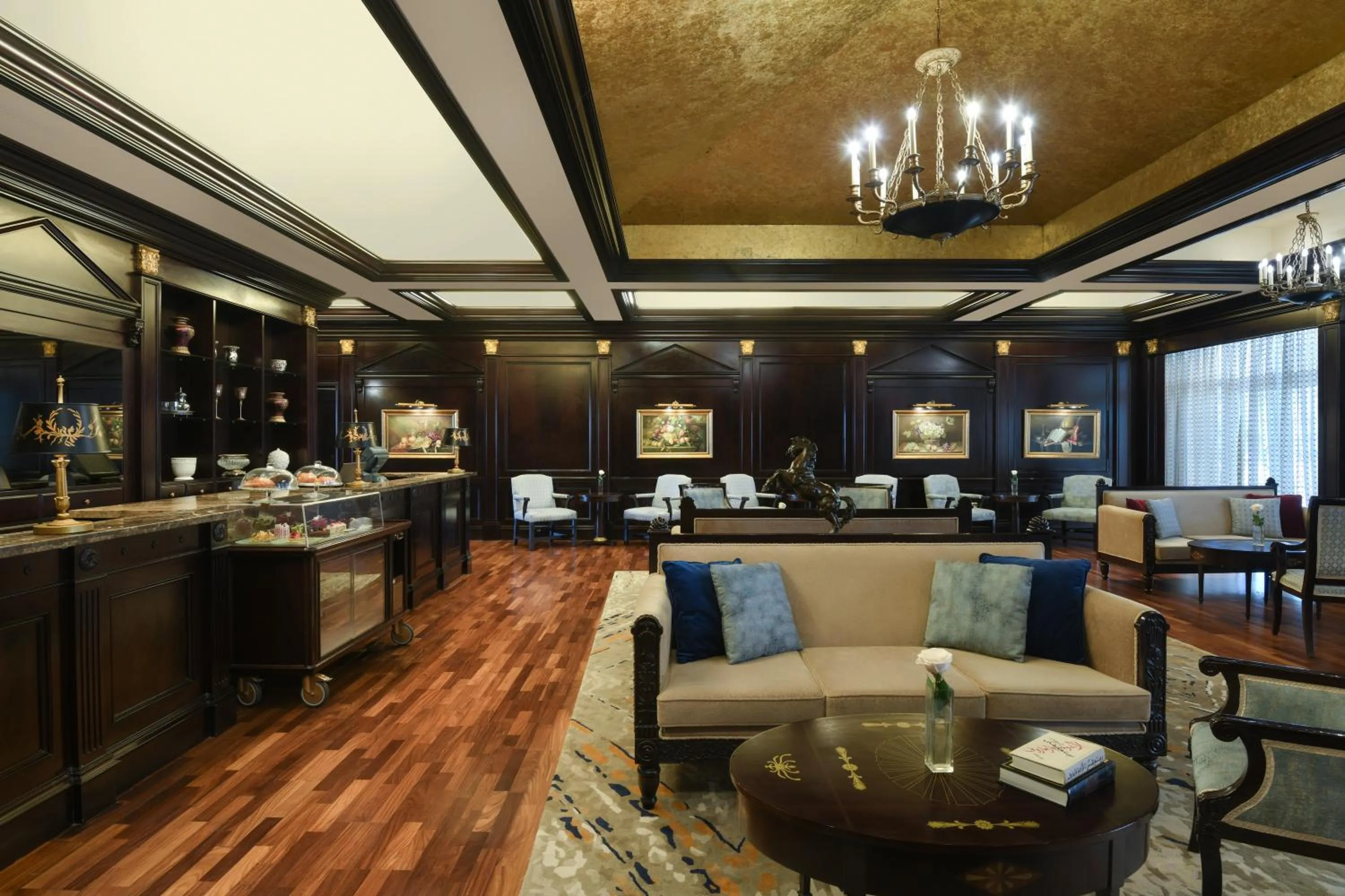 Restaurant/places to eat in Al Aziziyah Boutique Hotel By The Torch