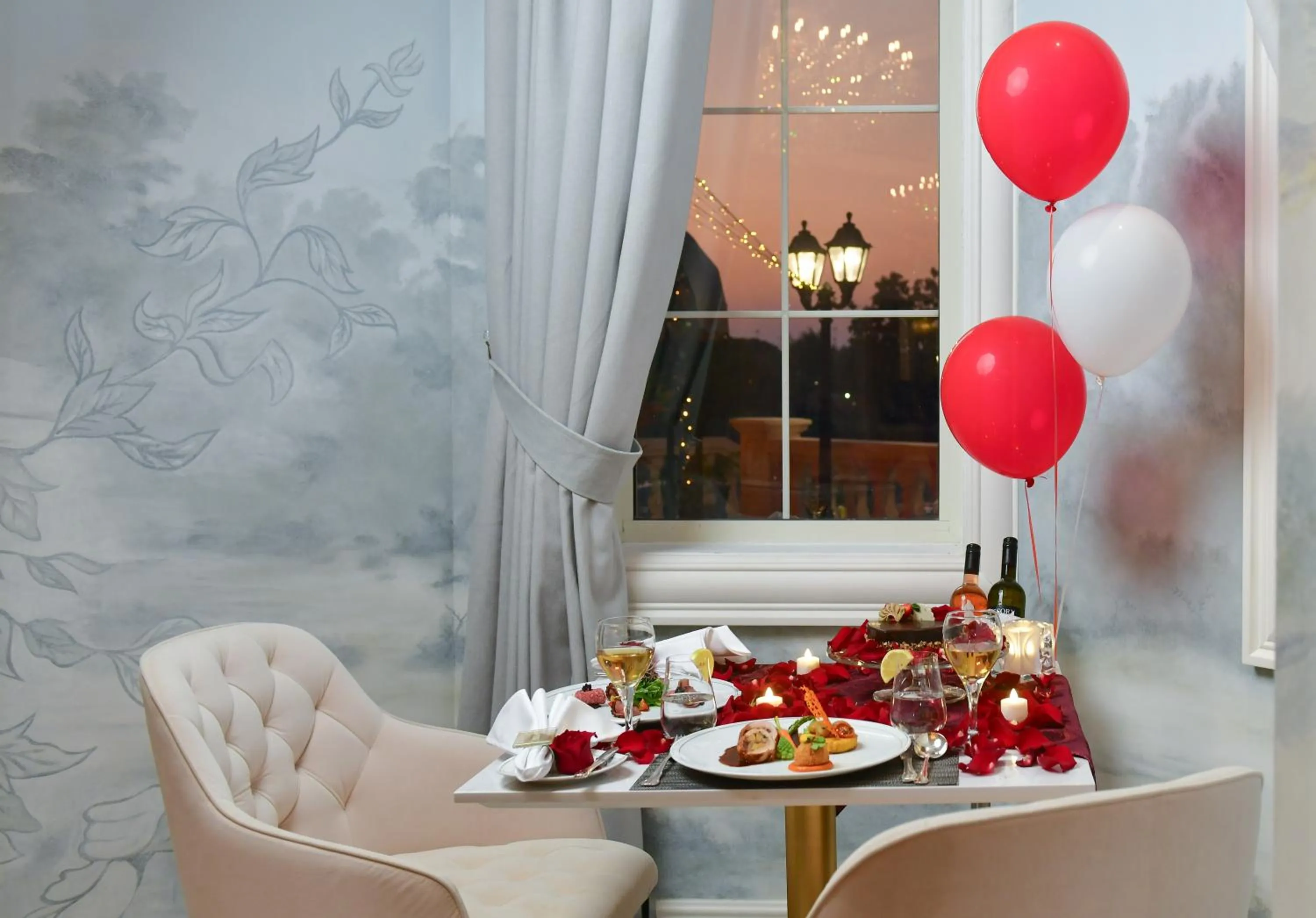 Restaurant/places to eat in Al Aziziyah Boutique Hotel By The Torch