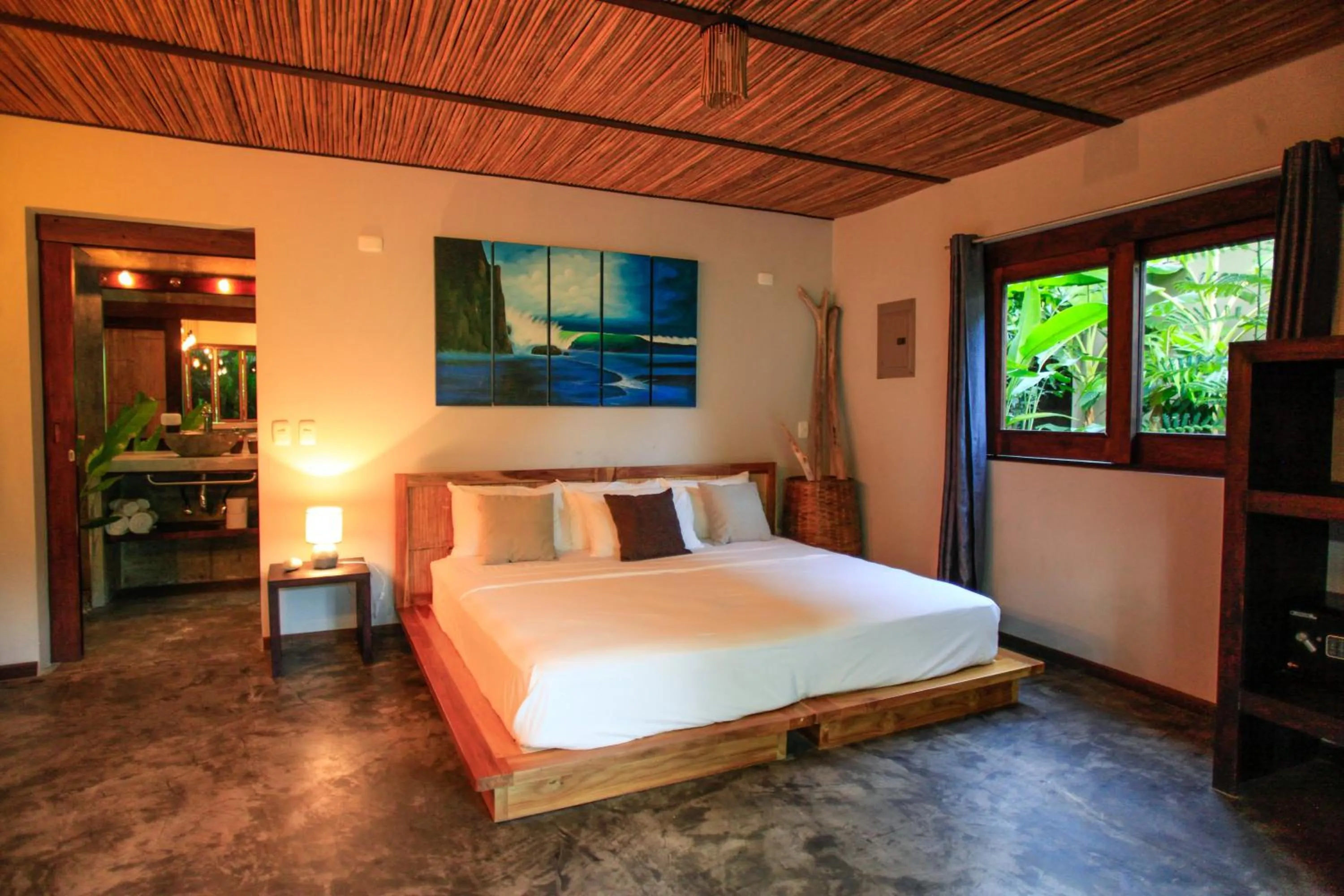 Photo of the whole room, Bed in Lua Villas