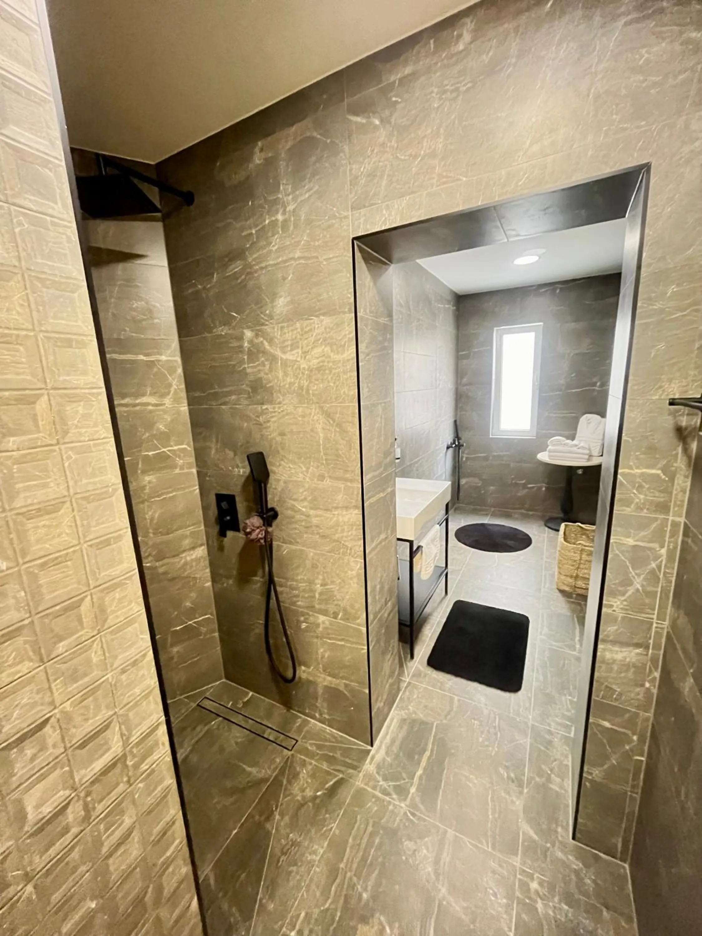 Shower in Apartments & rooms - TIANIS - Self check-in
