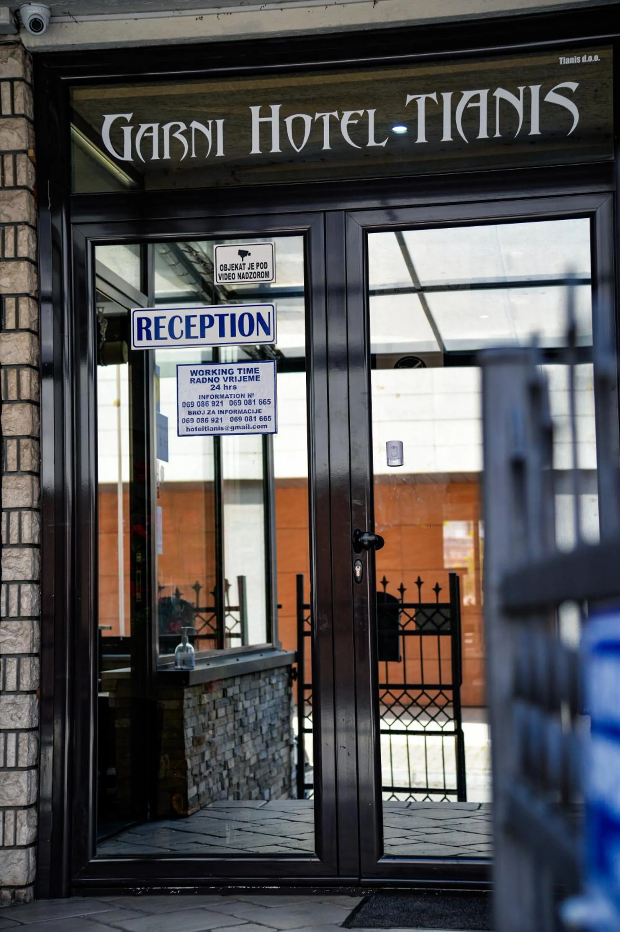 Property logo or sign in Apartments & rooms - TIANIS - Self check-in