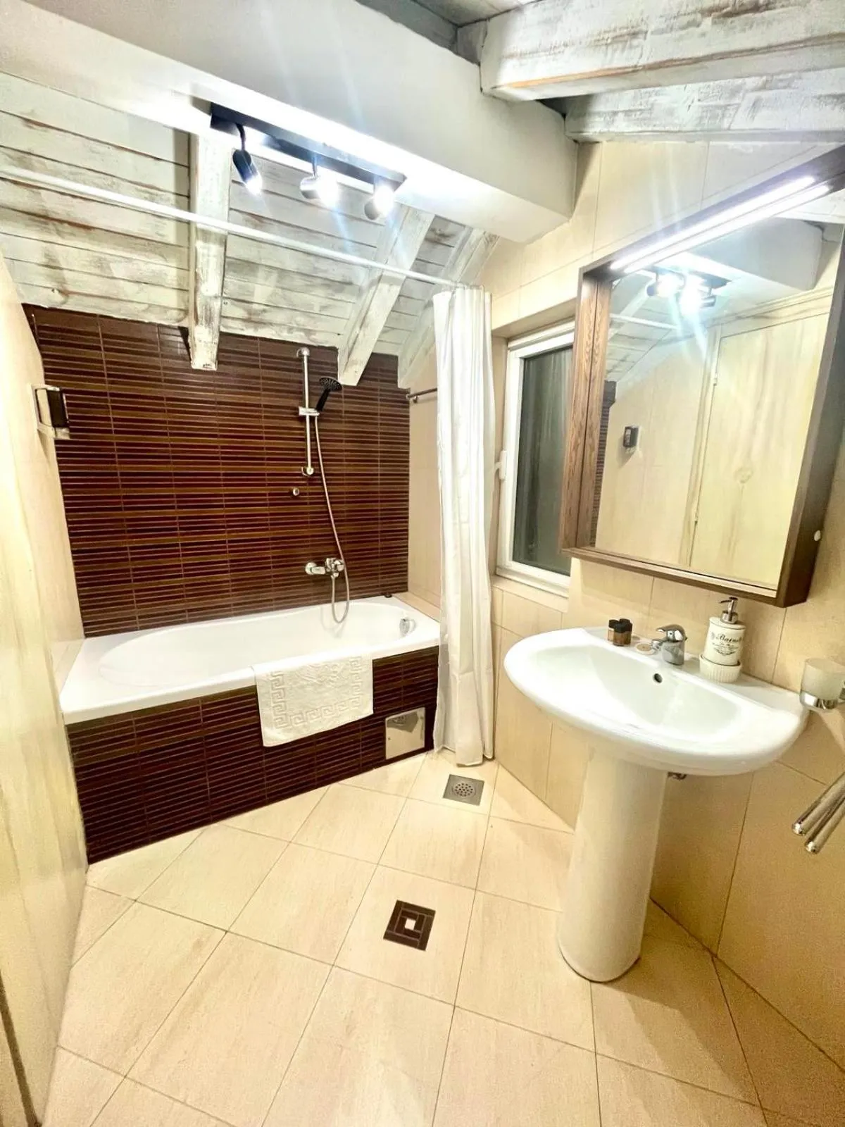 Shower in Apartments & rooms - TIANIS - Self check-in