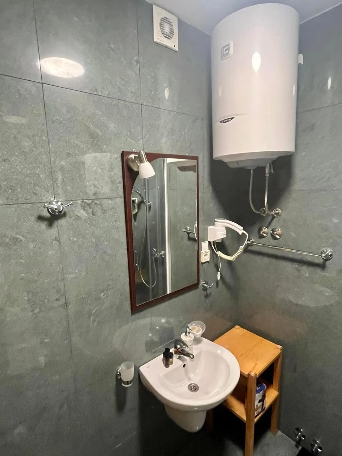 Shower in Apartments & rooms - TIANIS - Self check-in