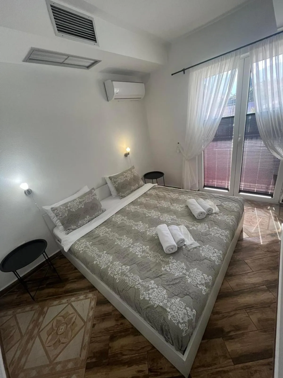 Bed in Apartments & rooms - TIANIS - Self check-in