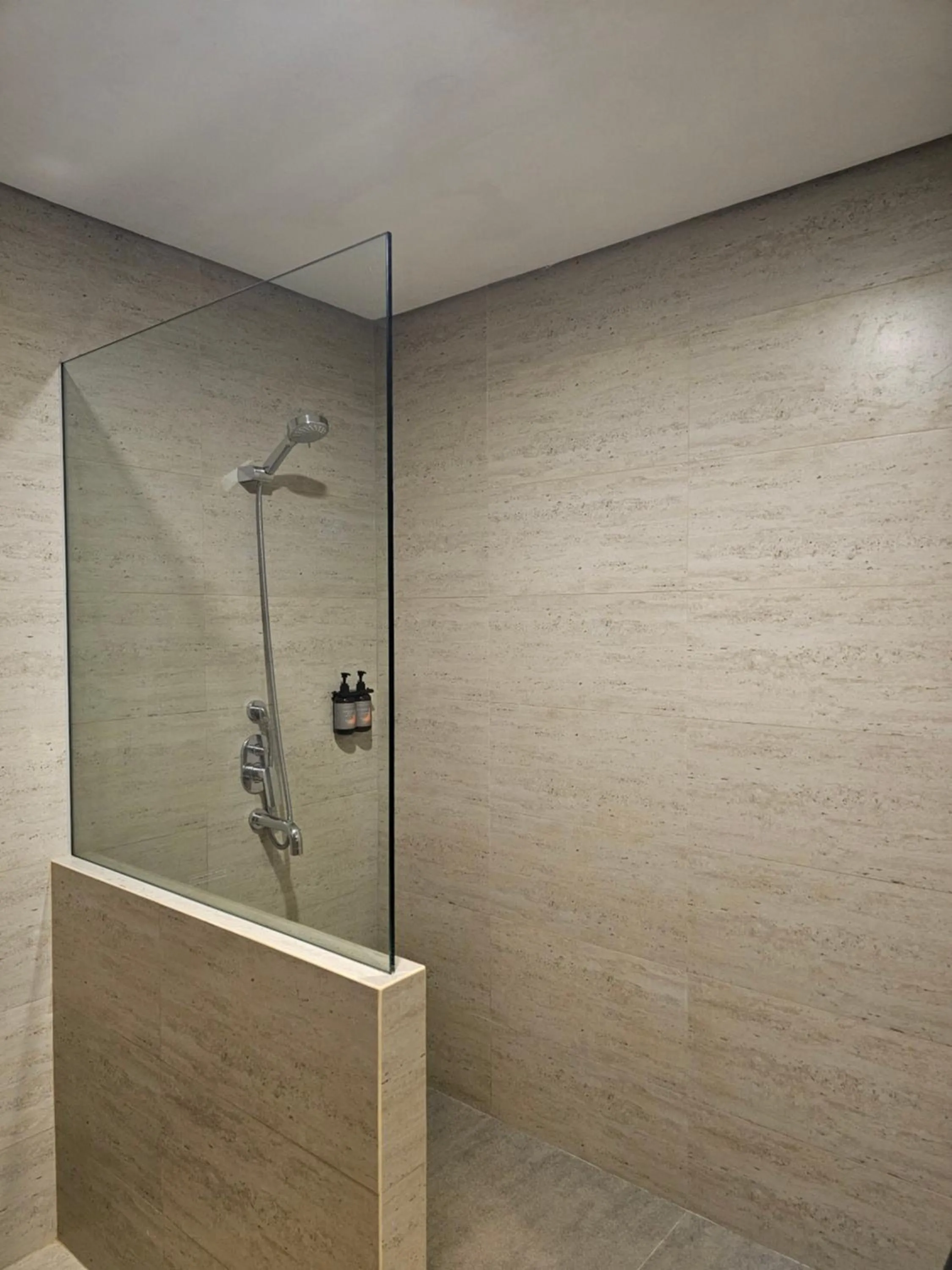 Shower in d'primahotel Kualanamu Airport Medan