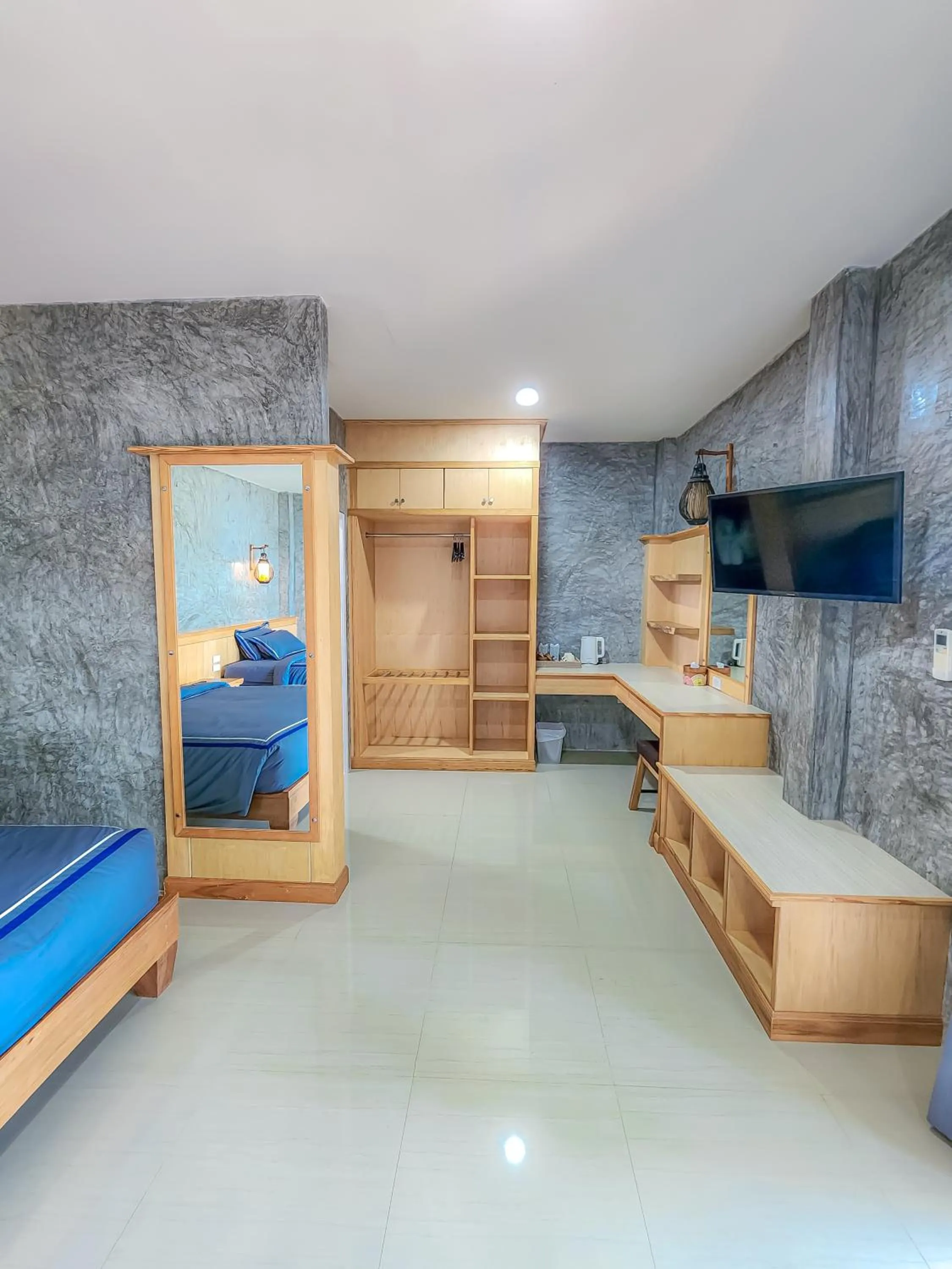 Photo of the whole room, Bed in Haadson Resort & Koh Raham