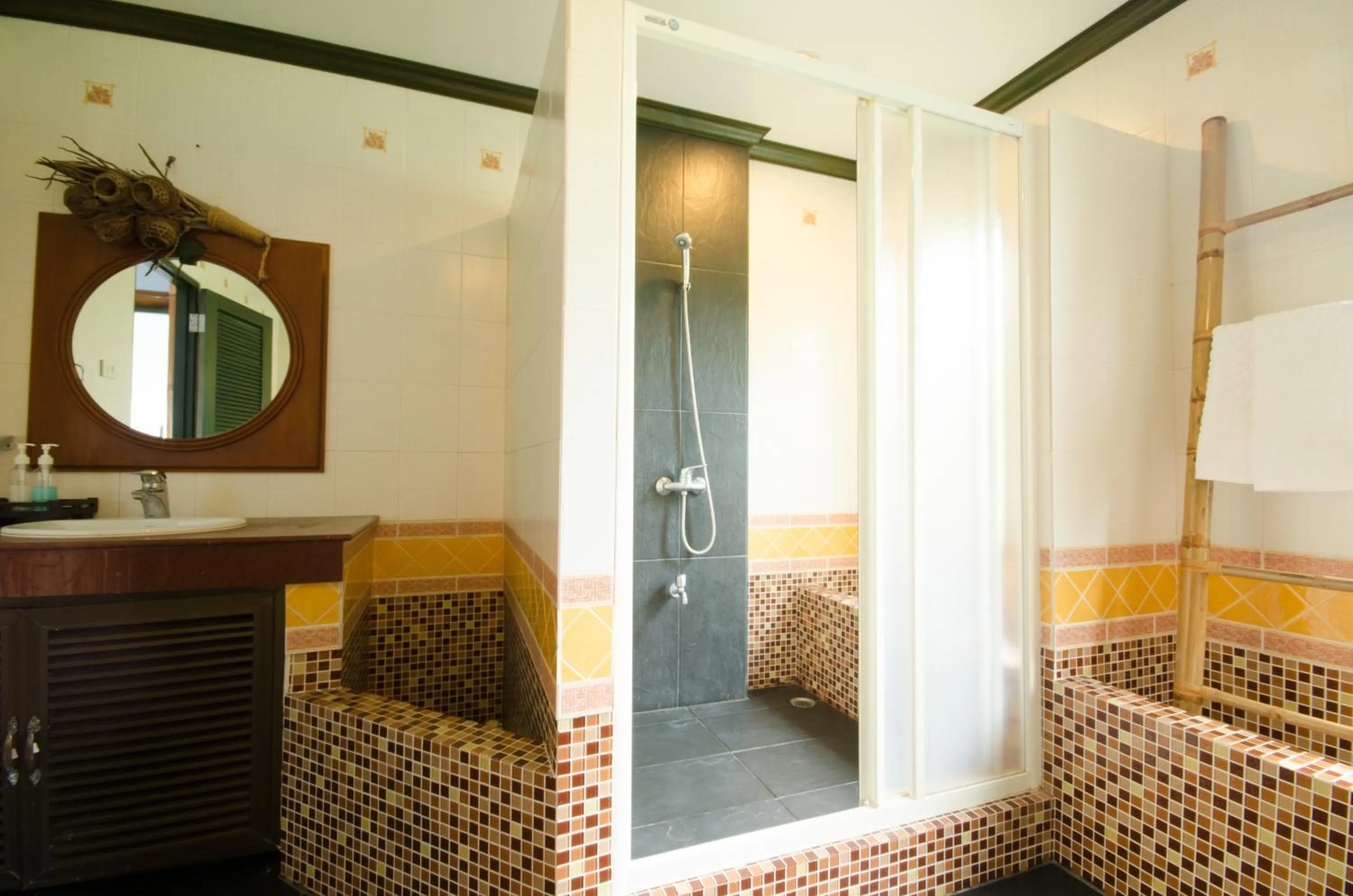 Shower in Haadson Resort & Koh Raham