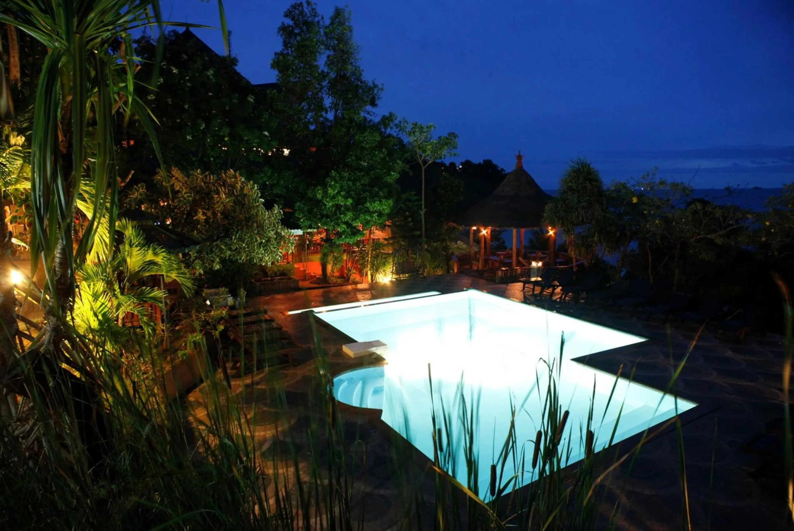 Swimming pool in Haadson Resort & Koh Raham