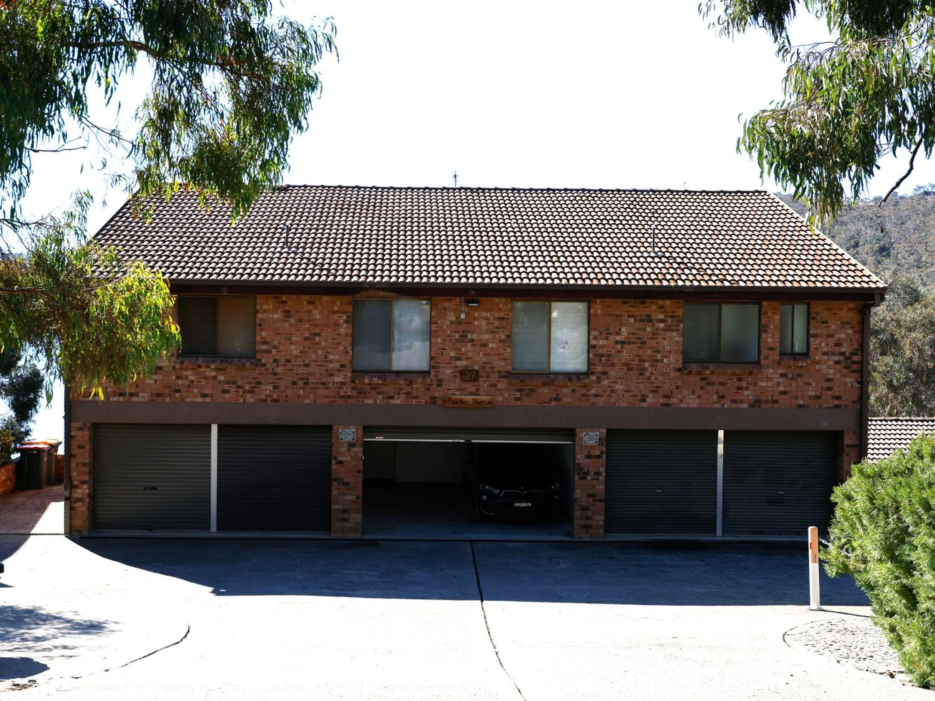 Property building in Pontis Lodge Waterfront Apartment