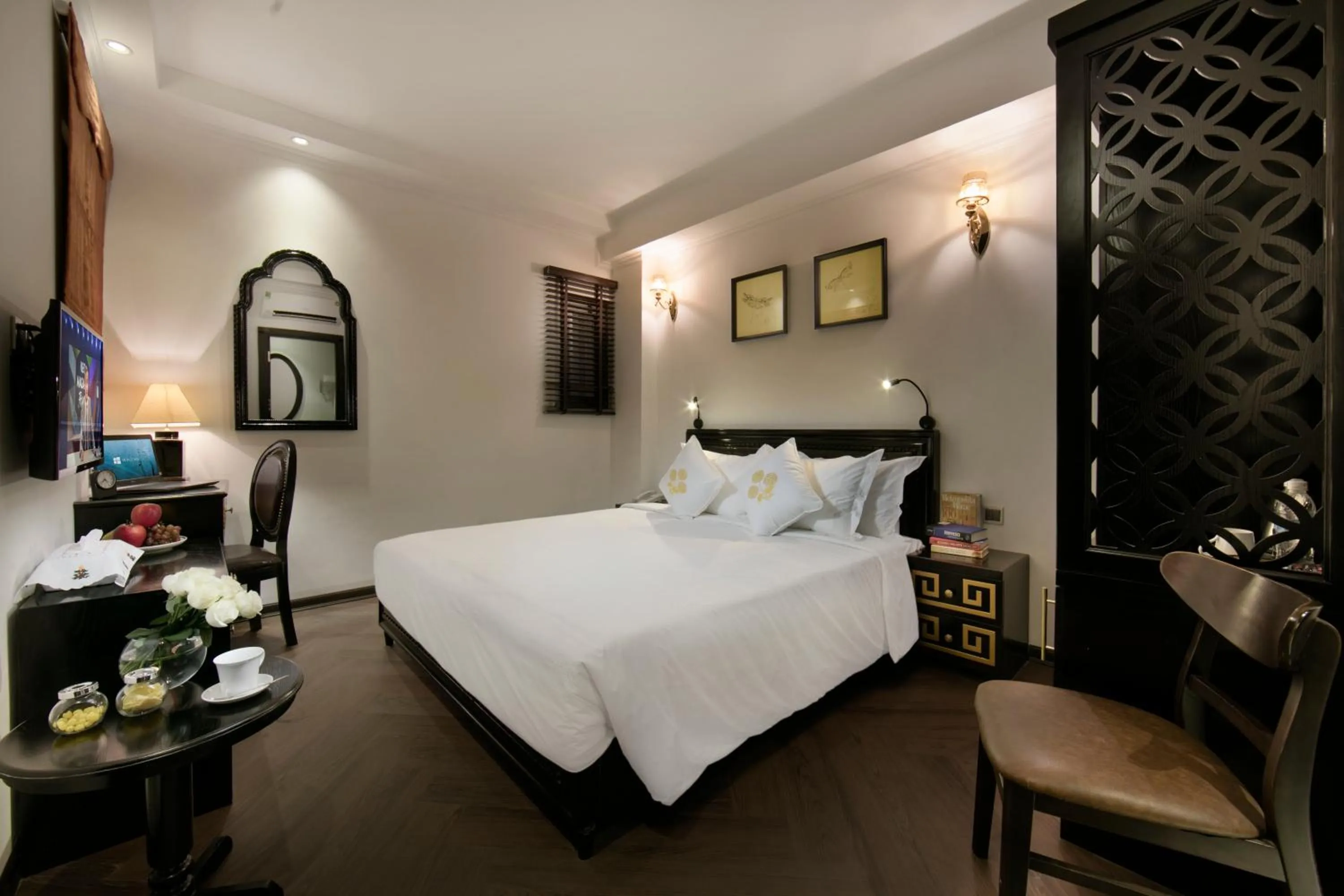 Photo of the whole room, Bed in Hanoi Center Silk Premium Hotel & Spa & Travel