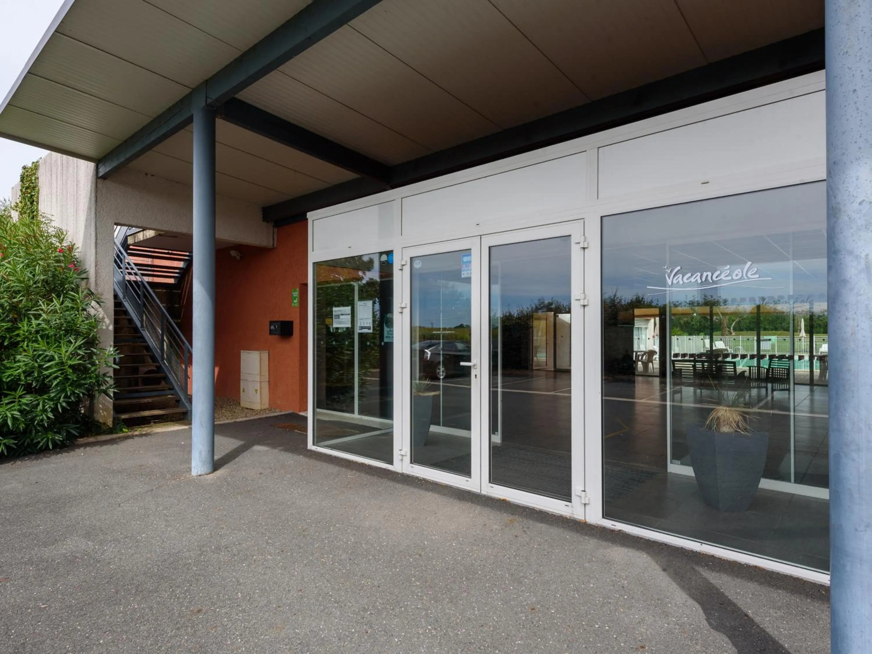 Facade/entrance in Vacancéole - Domaine du Green