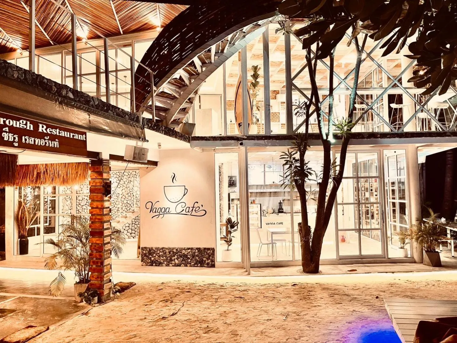 Restaurant/places to eat in See Through Resort Haad Yao