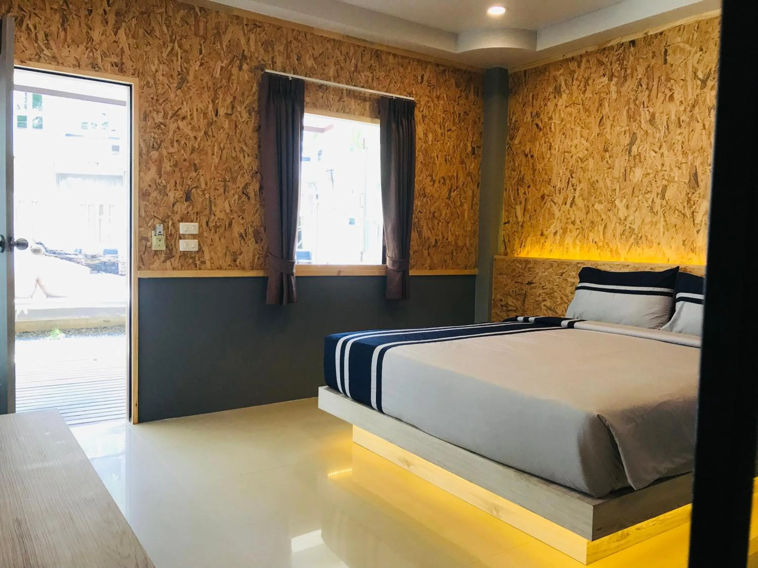 Bed in See Through Resort Haad Yao