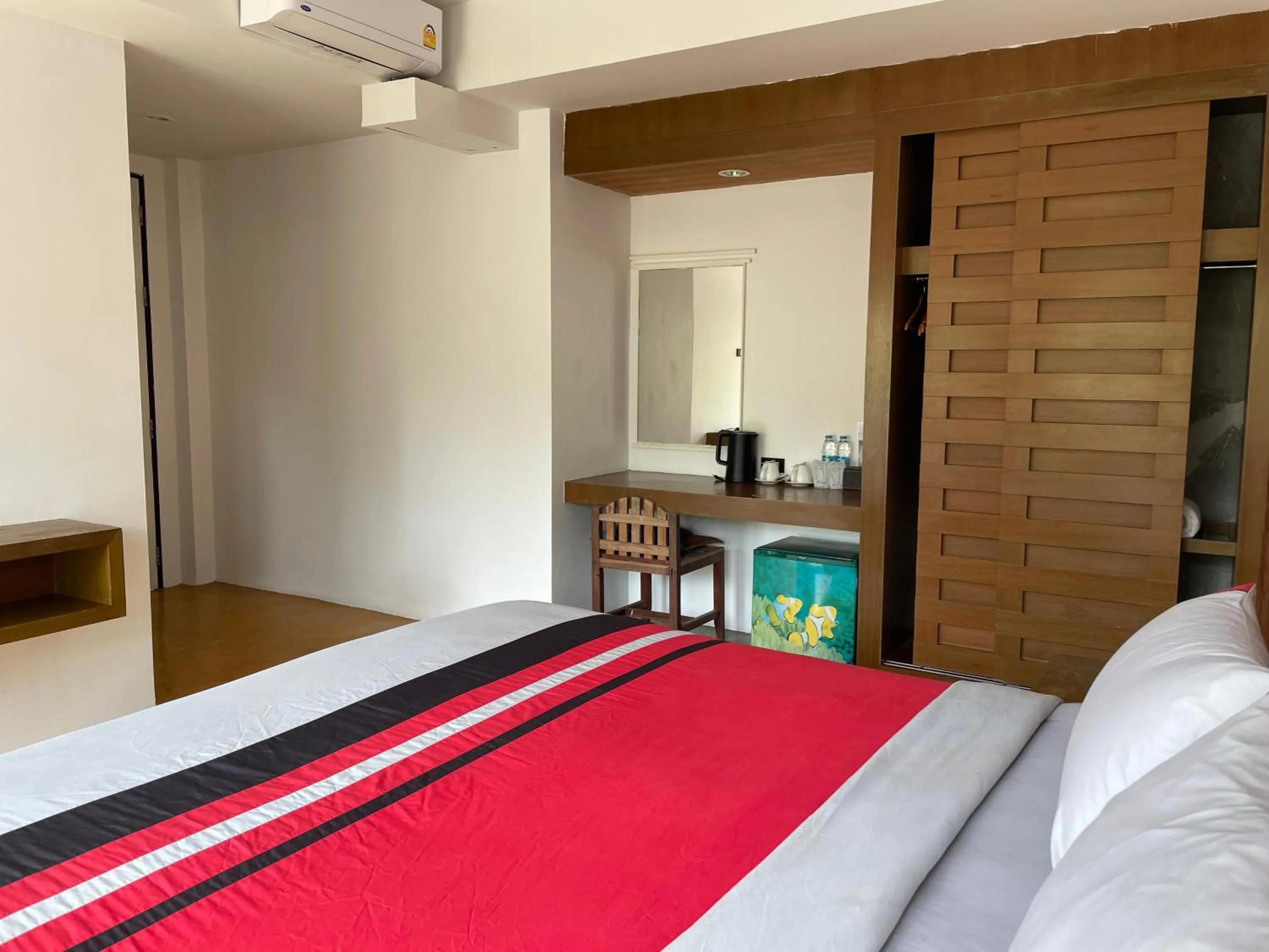 Bed in See Through Resort Haad Yao