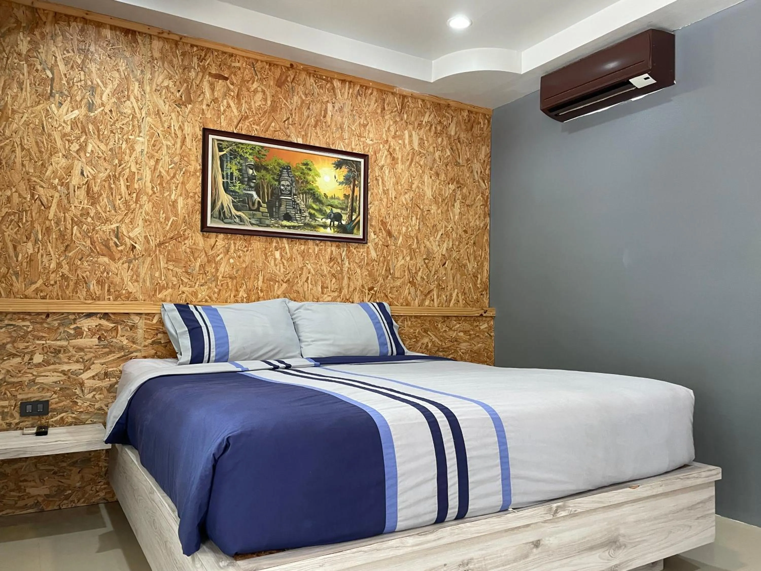 Bed in See Through Resort Haad Yao