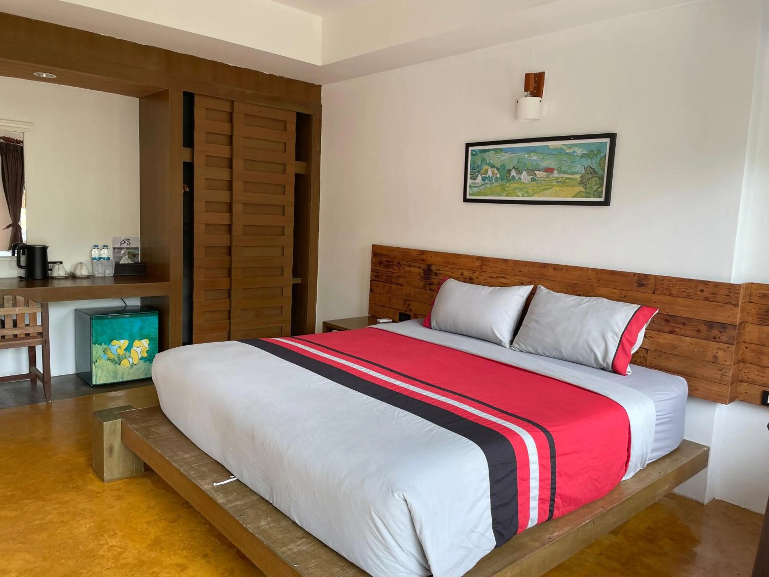 Bed in See Through Resort Haad Yao