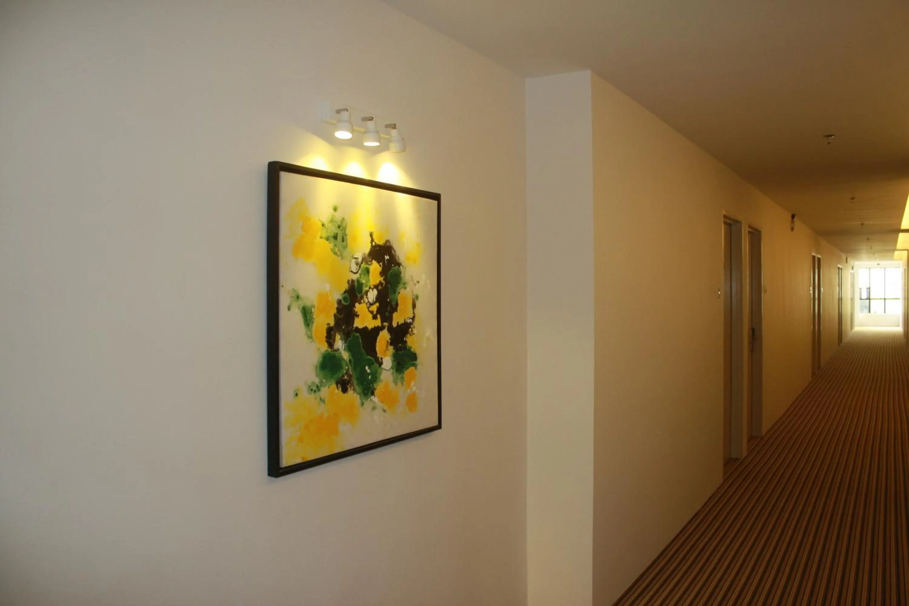 Area and facilities in Aurora Hotel