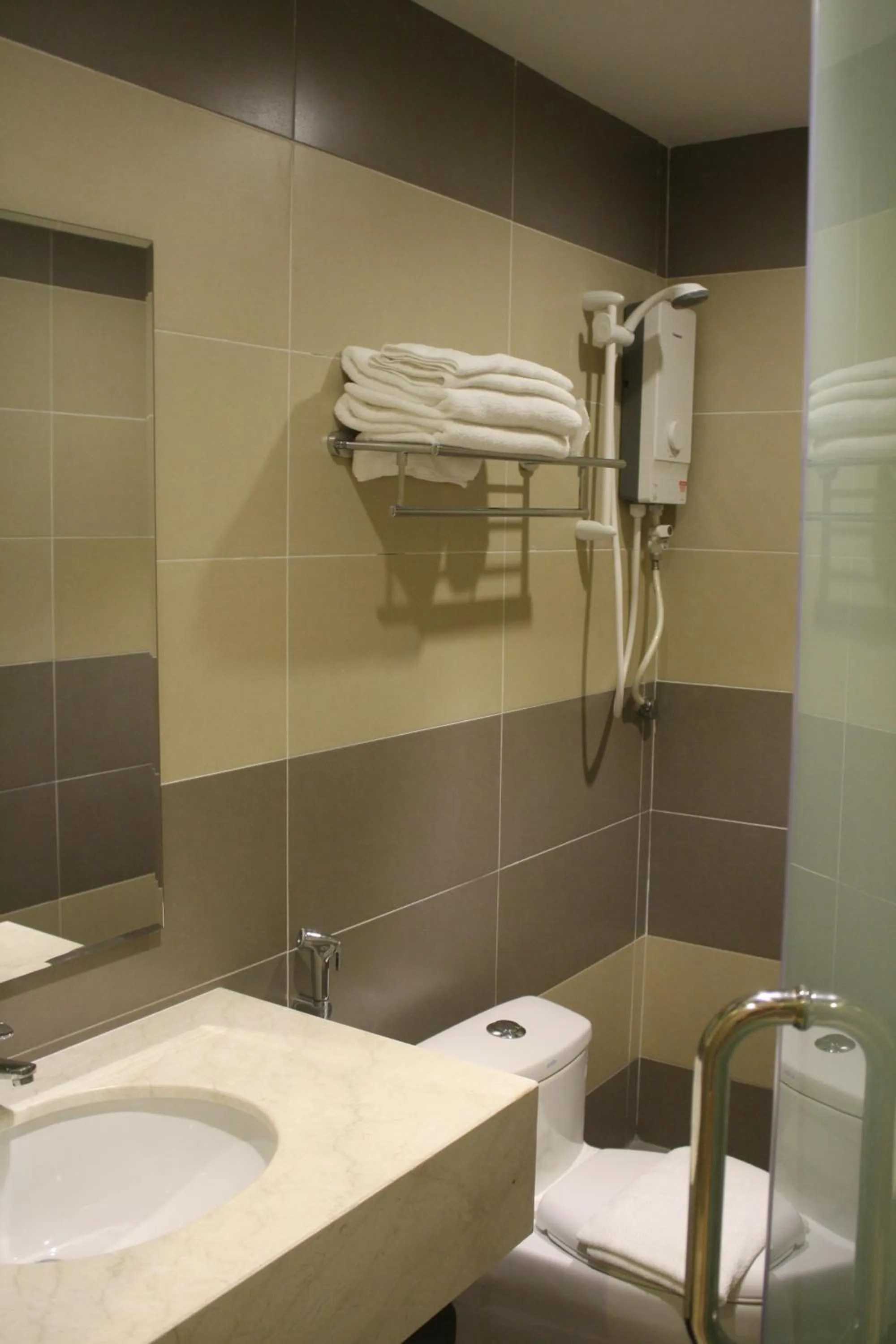 Bathroom in Aurora Hotel