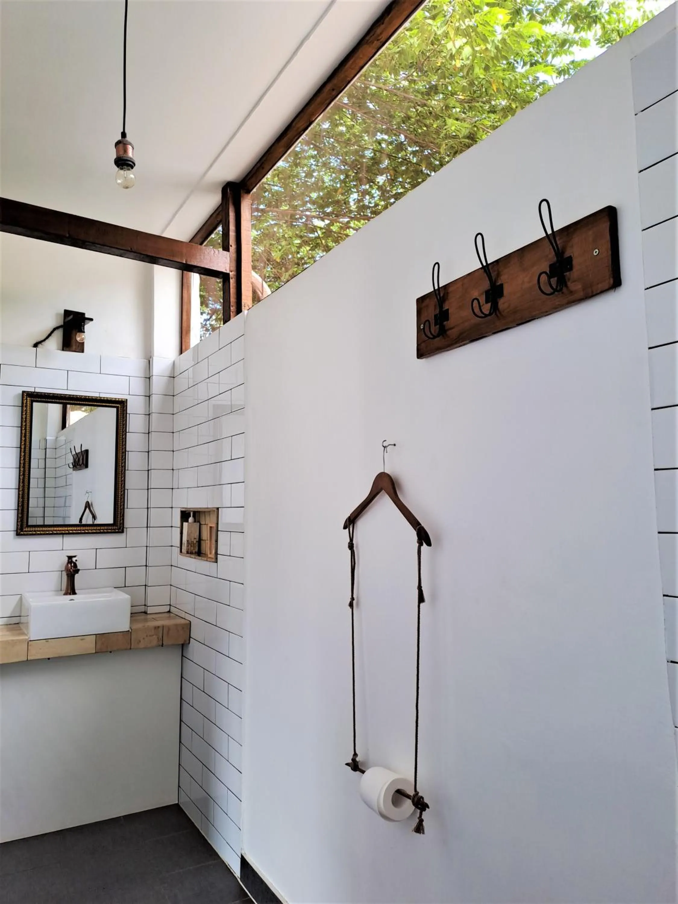 Shower in Katara Gili, Boutique Rooms and Bungalows