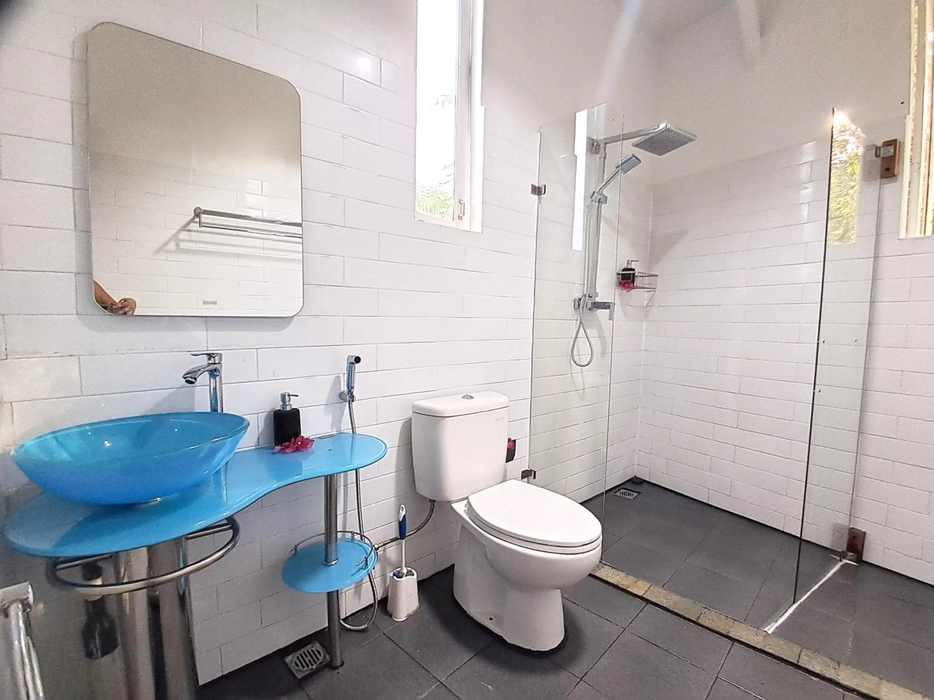 Shower in Katara Gili, Boutique Rooms and Bungalows