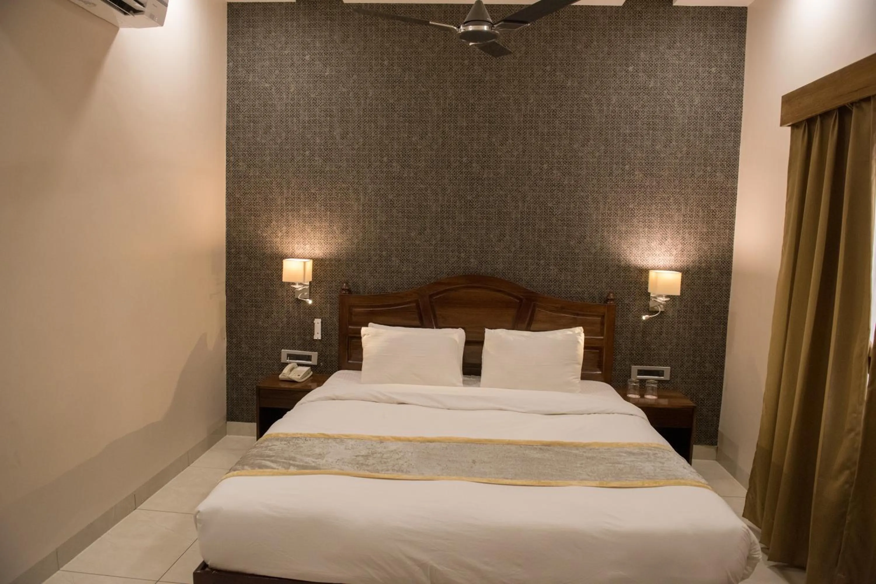 Bed in Sun Hotel and Resort, Mount Abu